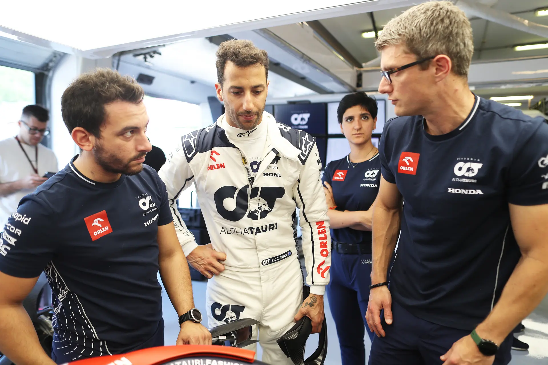 Ricciardo voelt zich goed in de AT04: 'Maar nog wel een paar dingen waar ik zelf aan moet werken'