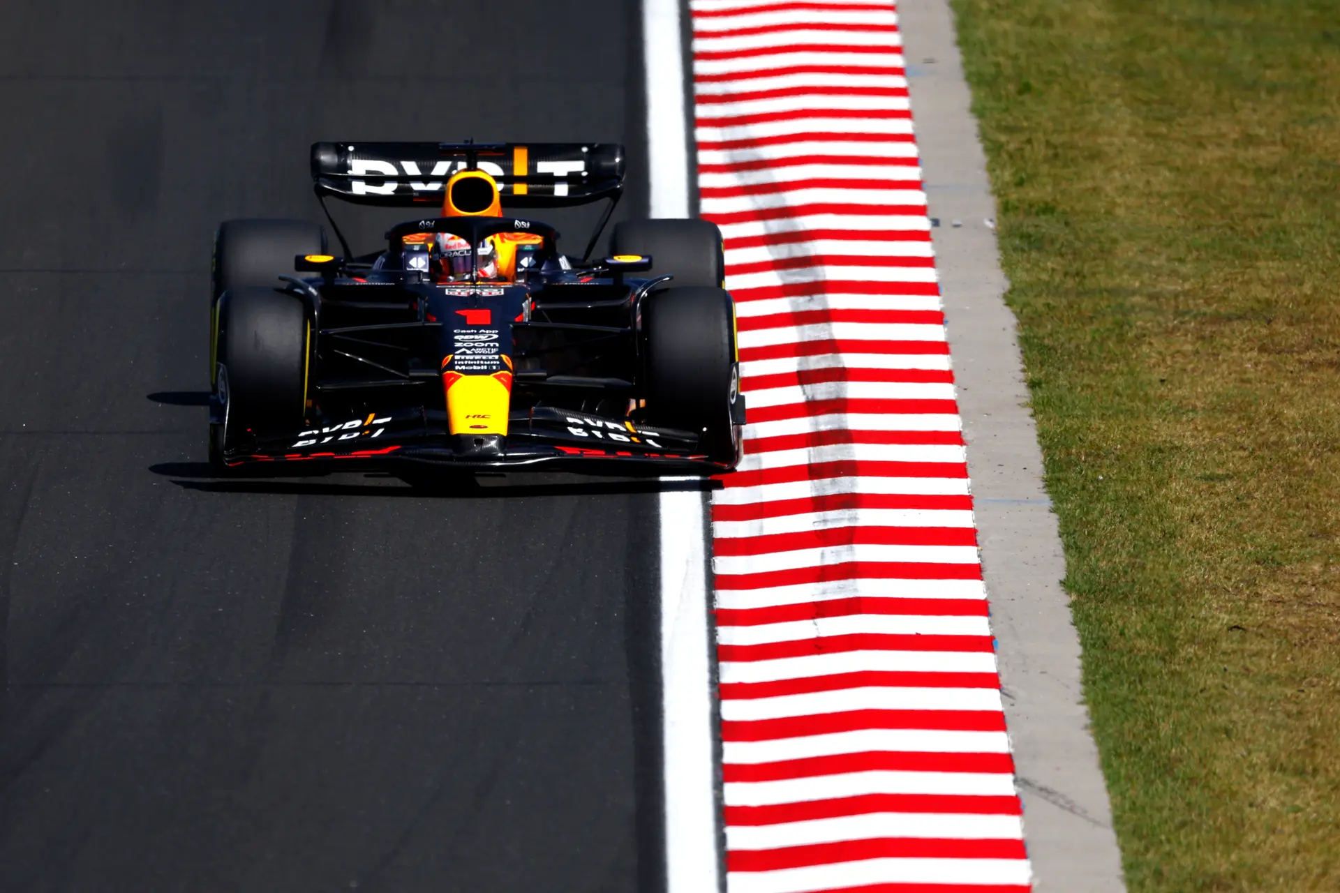 Red Bull kan lachen om 'vermakelijke' opmerkingen van Verstappen en heeft vertrouwen in raceafstelling