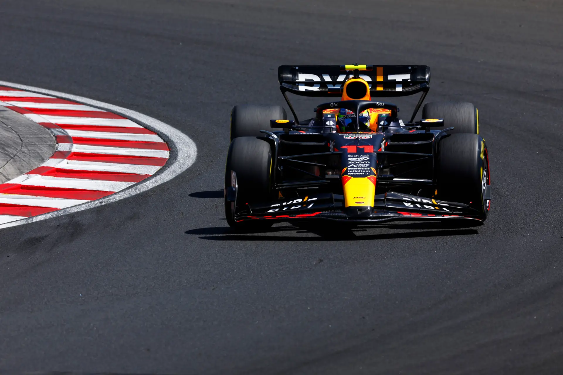 Häkkinen verwacht spannende kwalificatie: 'Maar ik zet in op winst voor Verstappen'