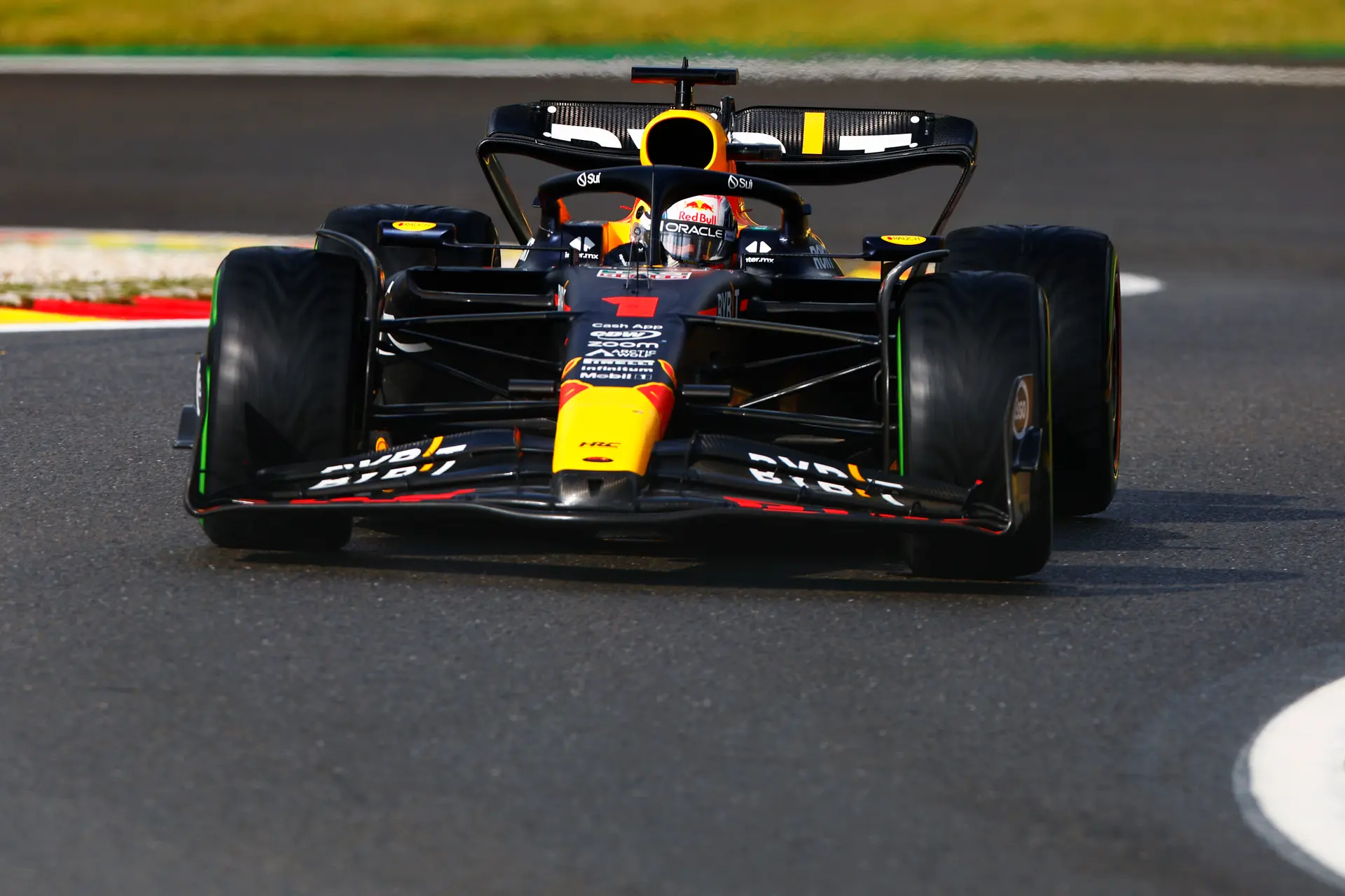 WK-stand: Verstappen loopt weer uit, maar Hamilton voorkomt dat Red Bull-coureur volle mep pakt