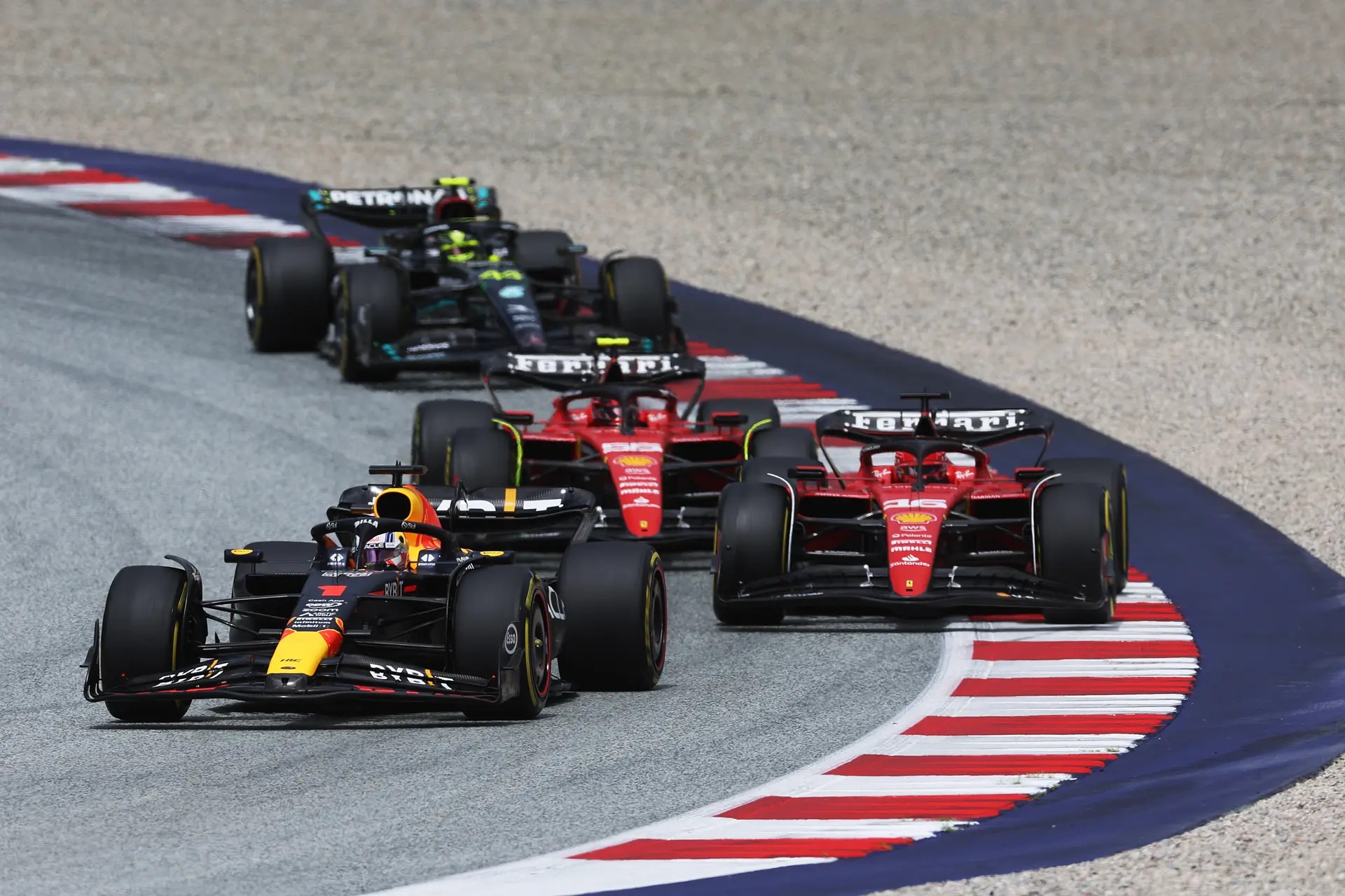 Wolff voorspelt geen gevechten met Verstappen: 'De kansen zijn tegen ons'