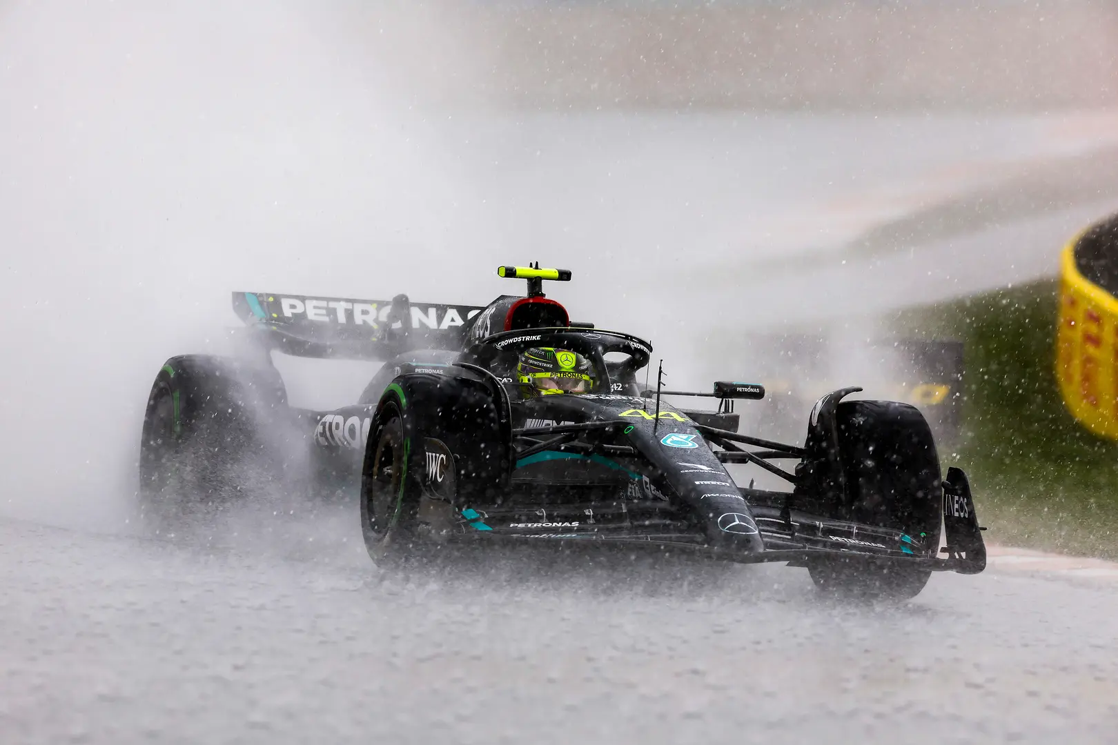FIA druk in de weer met experimenten om spray te verminderen, mogelijke aanpassing aan diffusers