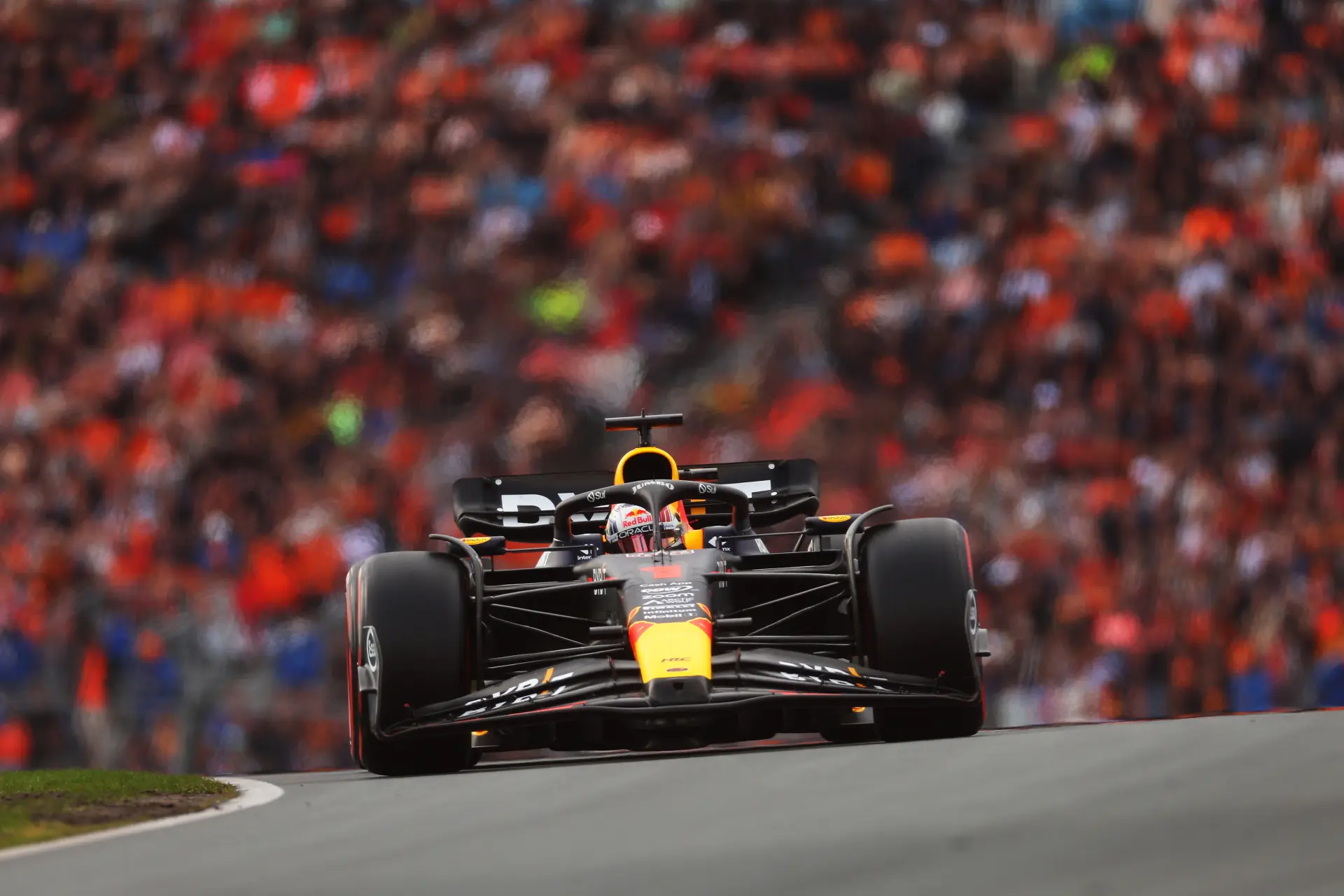 Koning Willem-Alexander steekt loftrompet voor Verstappen: 'Wát een ambassadeur voor Nederland is hij'