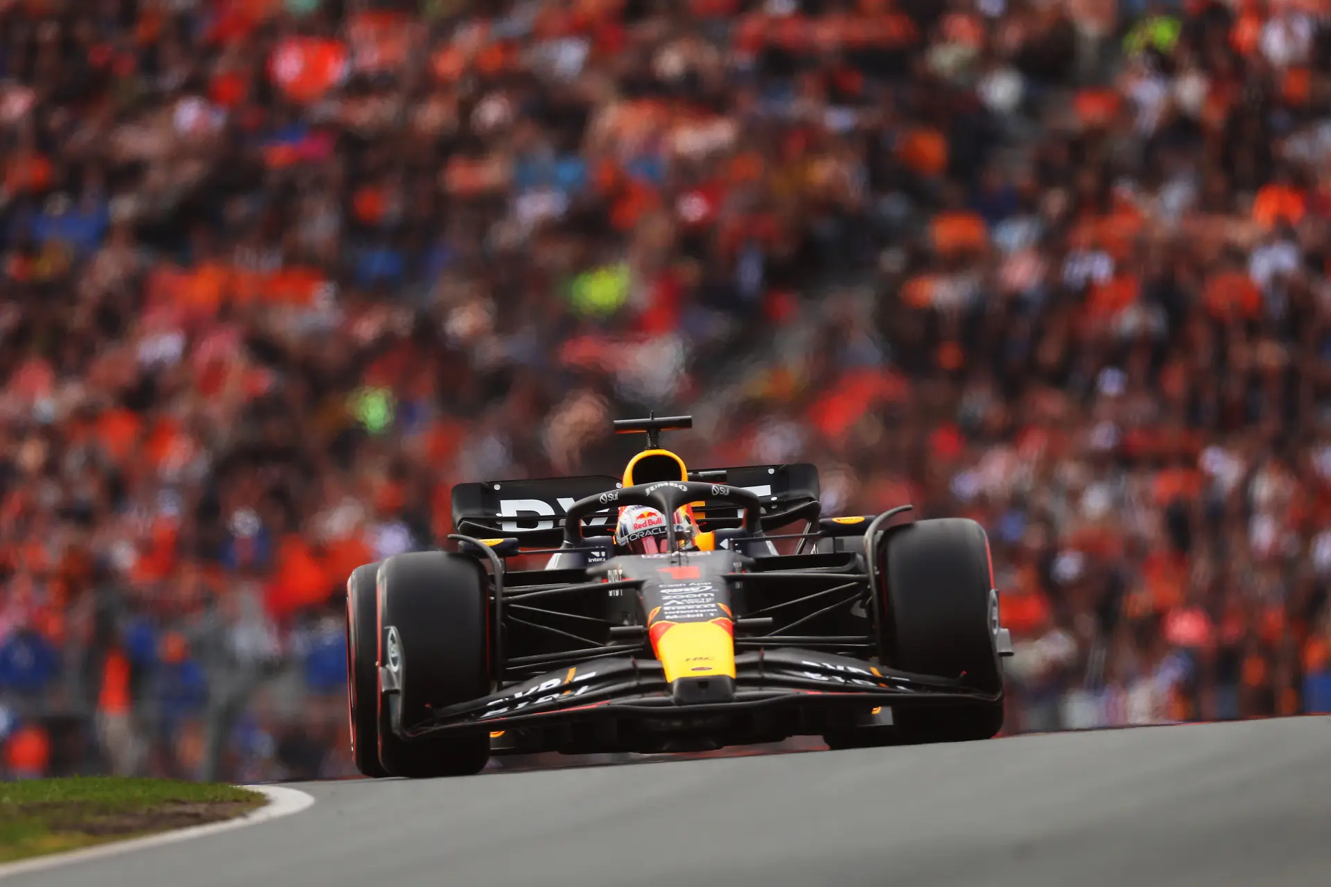 Mol ziet niemand in de buurt komen van Verstappen: 'Ze zijn allemaal kansloos'
