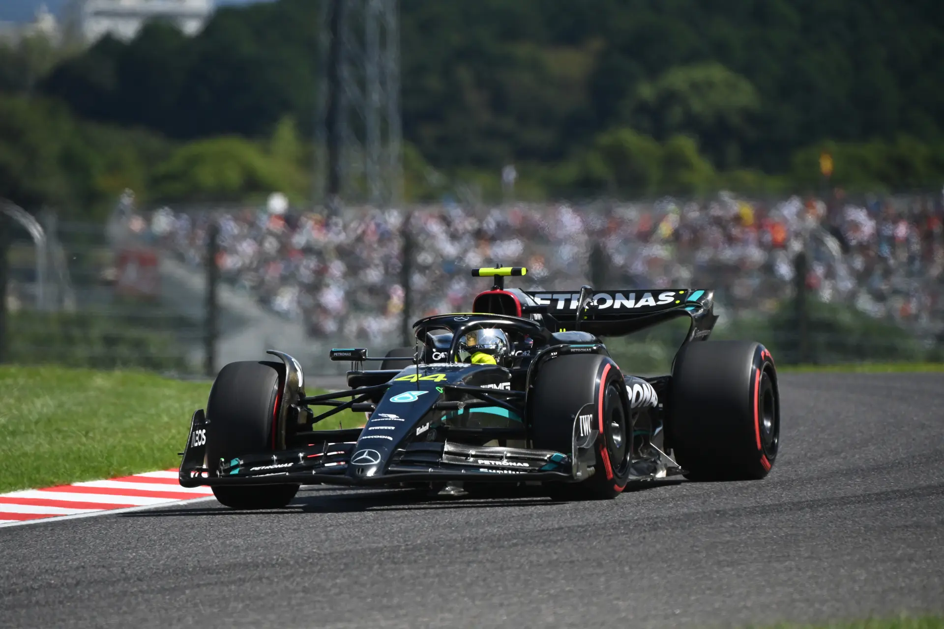 Slijtageslag voor Hamilton: 'Dat is lastig met een auto die niet geweldig aanvoelt'