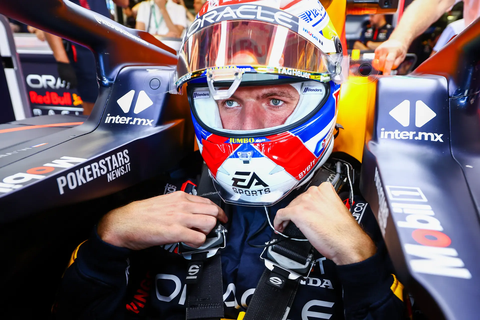 Voormalig teamgenoot van Senna over Verstappen: 'Heel vergelijkbaar met hoe Senna het veld bespeelde'