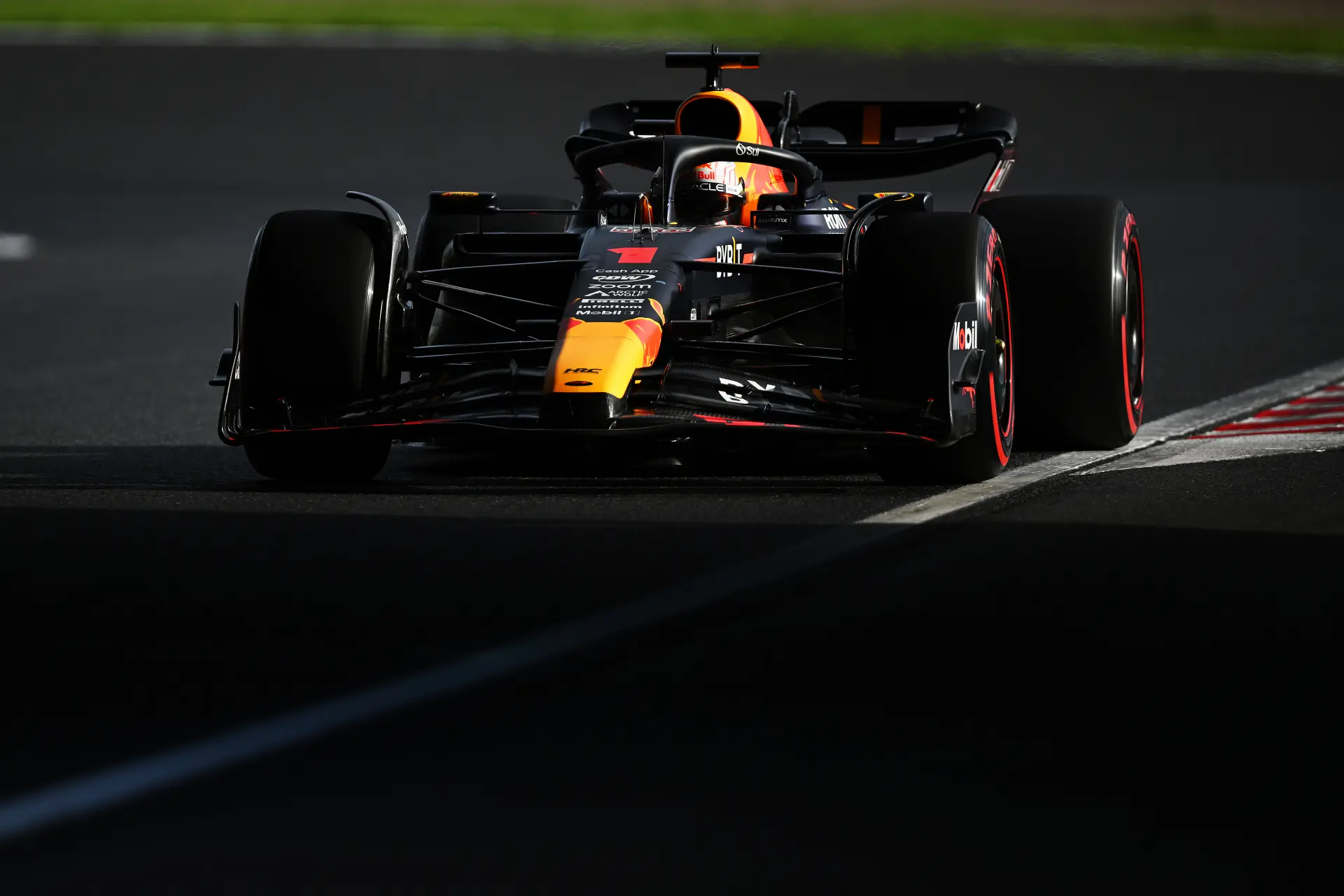 WK-stand | Derde titel lonkt voor Verstappen na dominante zege, Red Bull al kampioen