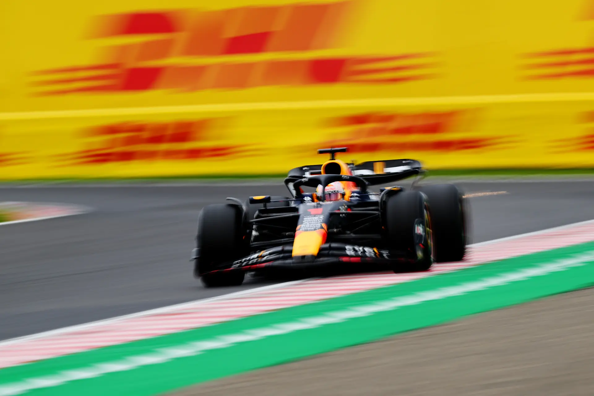 Longruns | Verstappen leegt Singapore-gifbeker en deelt mokerslag uit aan de concurrentie