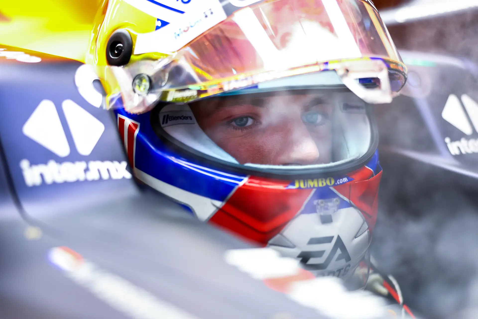 Verstappen reageert koeltjes na verloren GP Singapore: 'Voor mij helemaal prima'