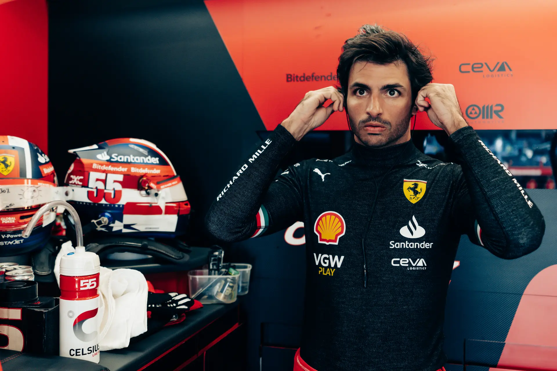 Sainz ziet teamgenoot poleposition pakken: 'Nog wat werk aan de winkel'