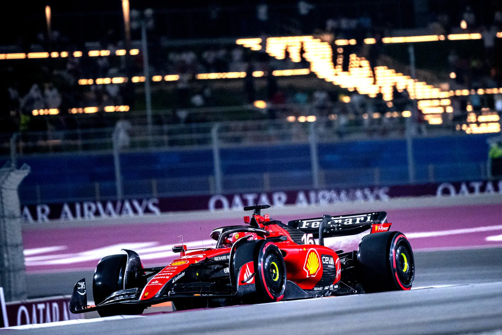 Leclerc niet volledig eens met keuze van Ferrari: 'Dan moet je kunnen anticiperen'