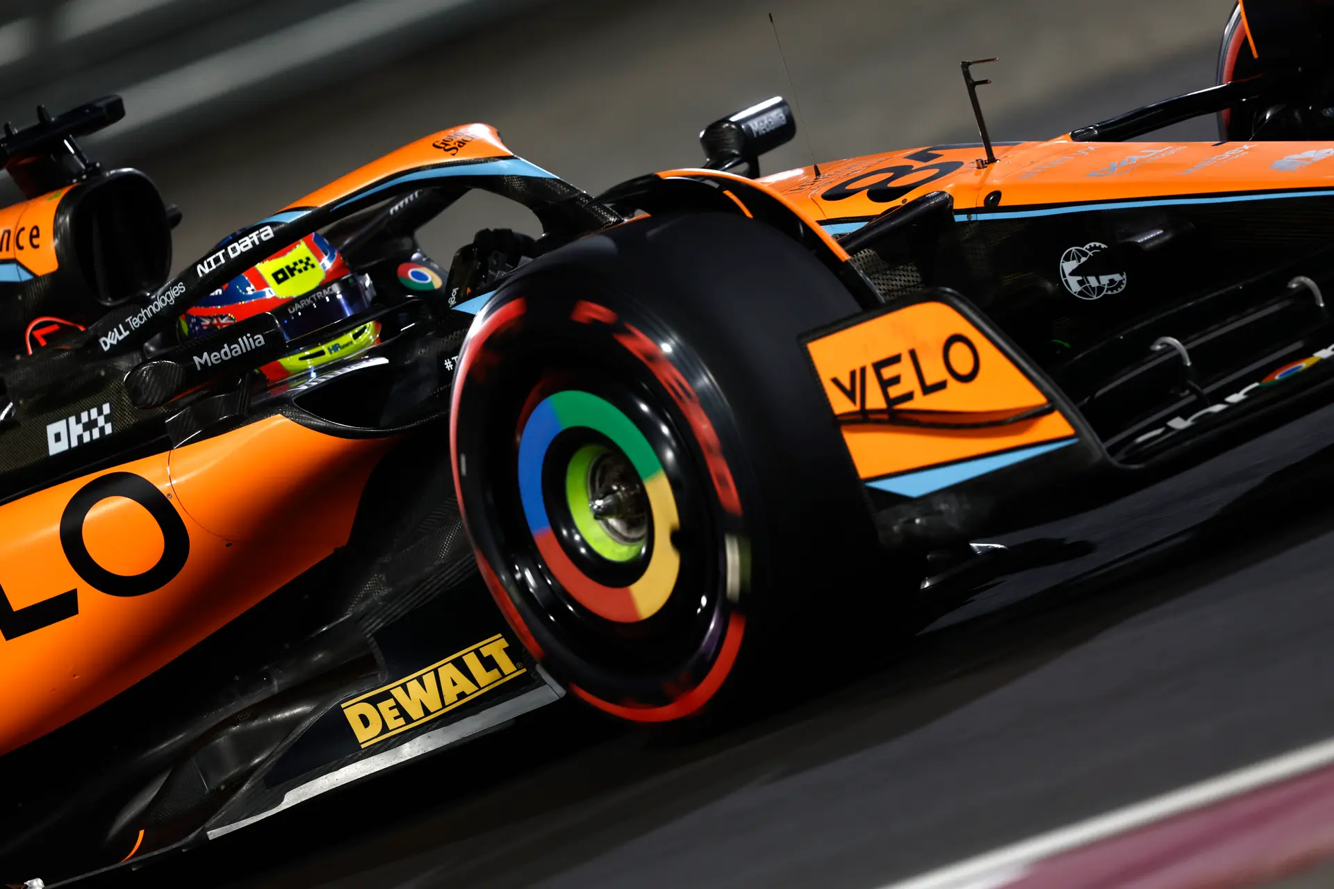 Norris richt pijlen op Ferrari en wijst naar Mercedes: 'Ze blijven fouten maken'