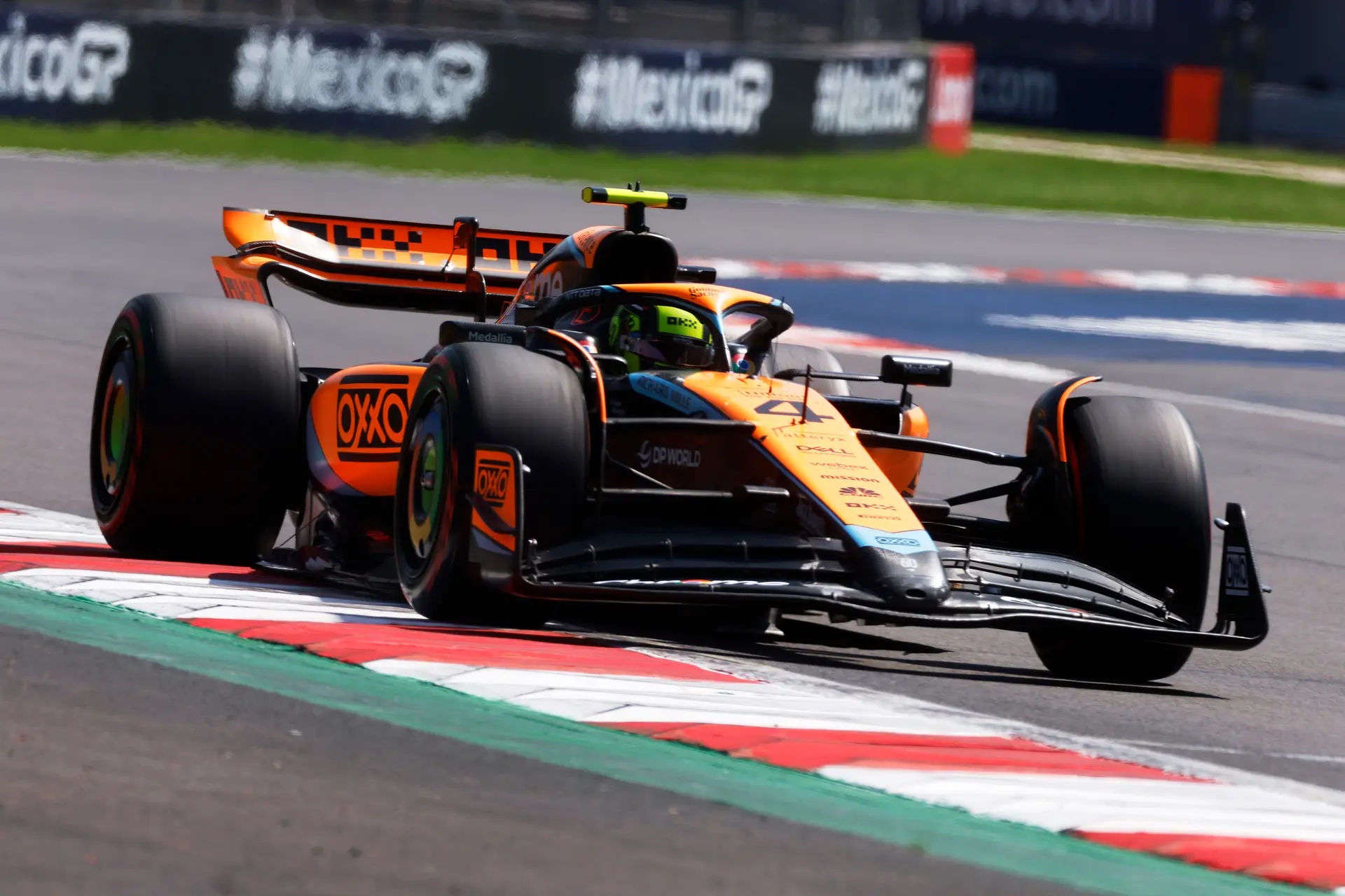 De race van Norris | Norris komt verhaal halen over pitstop: 'Maar waarom? F*ck!'