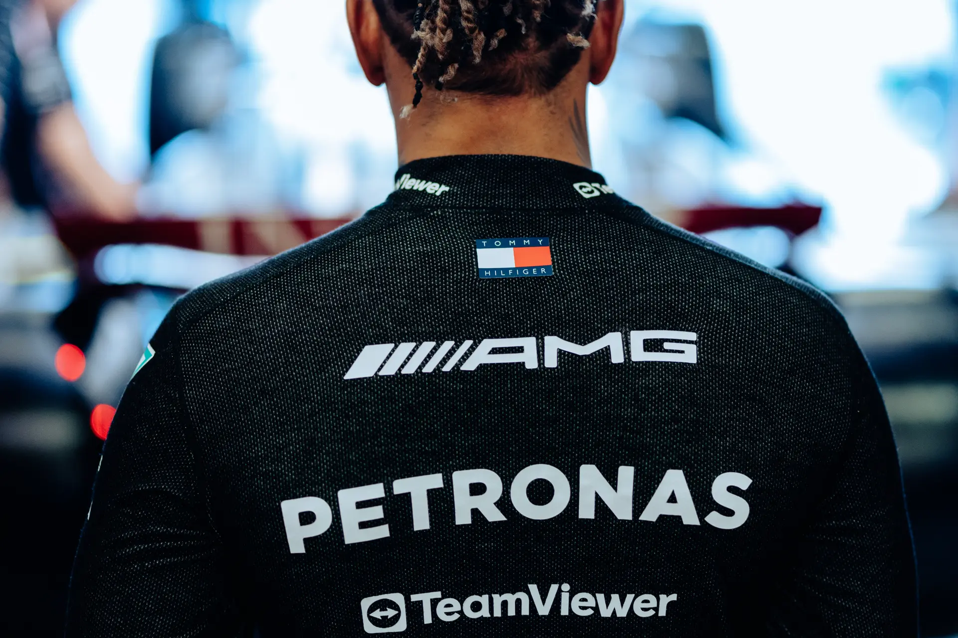 'De timing suggereert dat Hamilton niet vertrouwt dat Mercedes Max op korte termijn kan uitdagen'