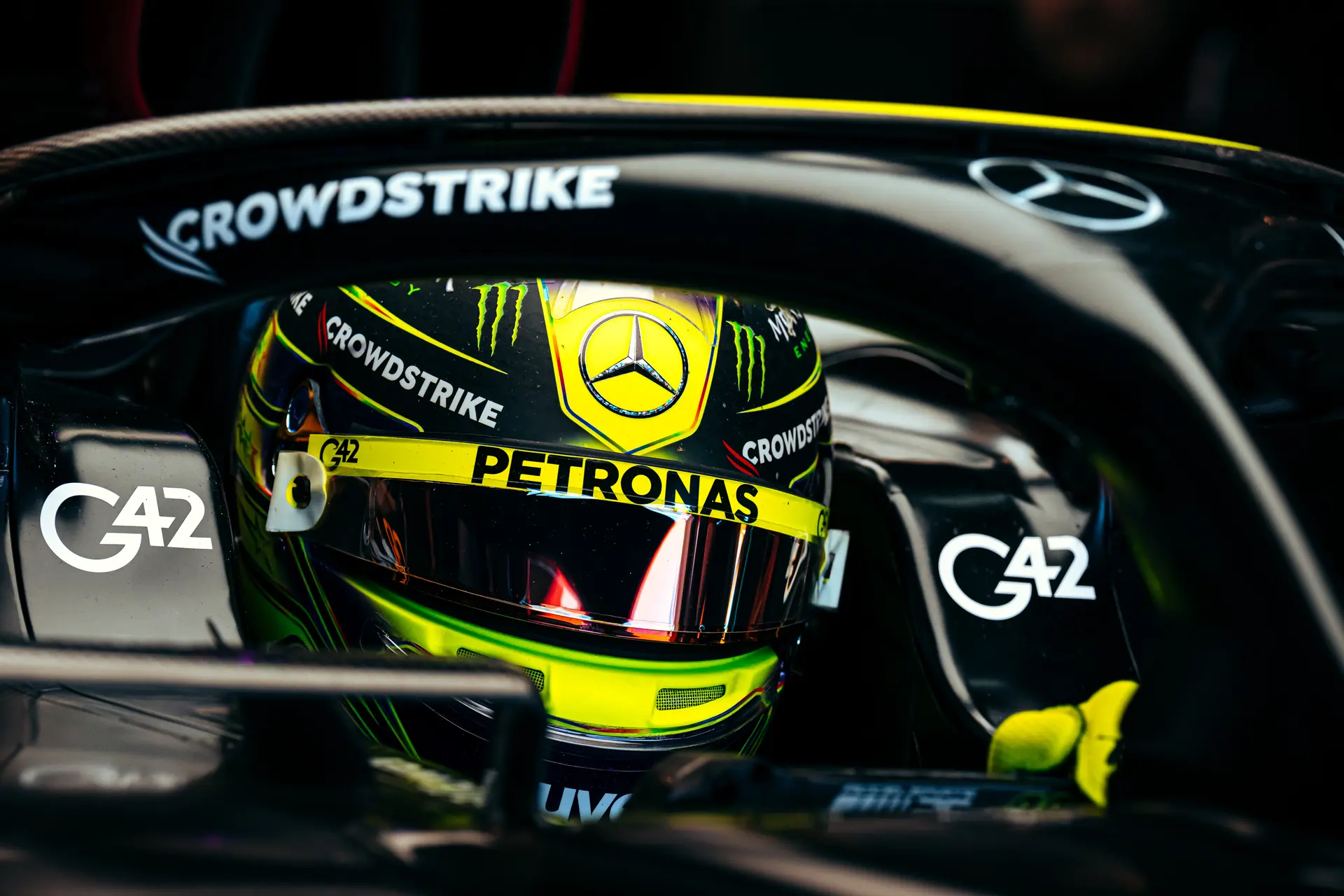 Vertrouwen helemaal terug bij Hamilton: 'Eerste keer dat ik een upgrade echt voel'