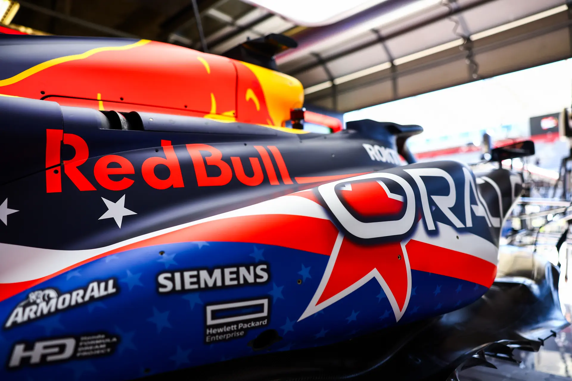 Verslag VT1 | Verstappen prima uit de startblokken in Austin
