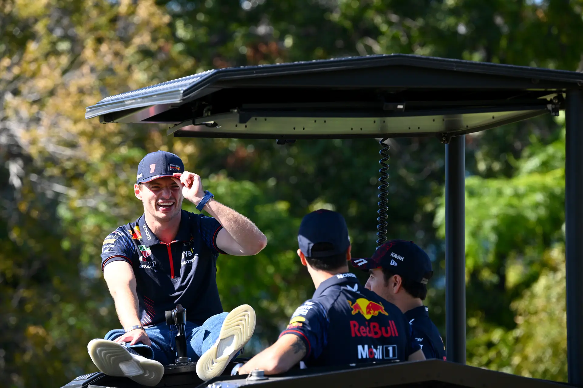 Verstappen anticipeert op peperdure FIA-dinerfactuur: 'Sponsoren de wijn ook wel'