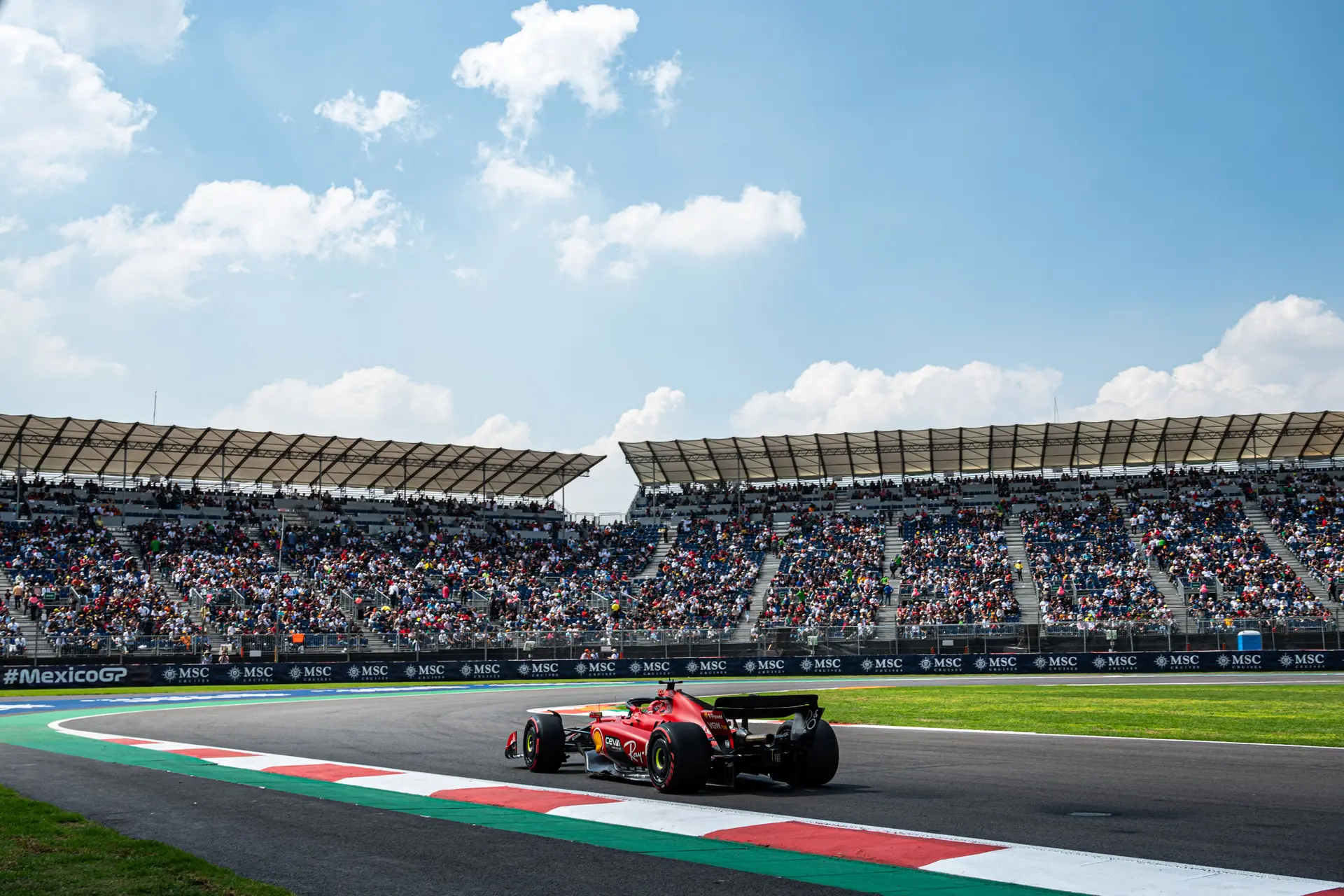 Ook Sainz houdt Verstappen in de gaten in Mexico: 'Winnen blijft grootste prioriteit'