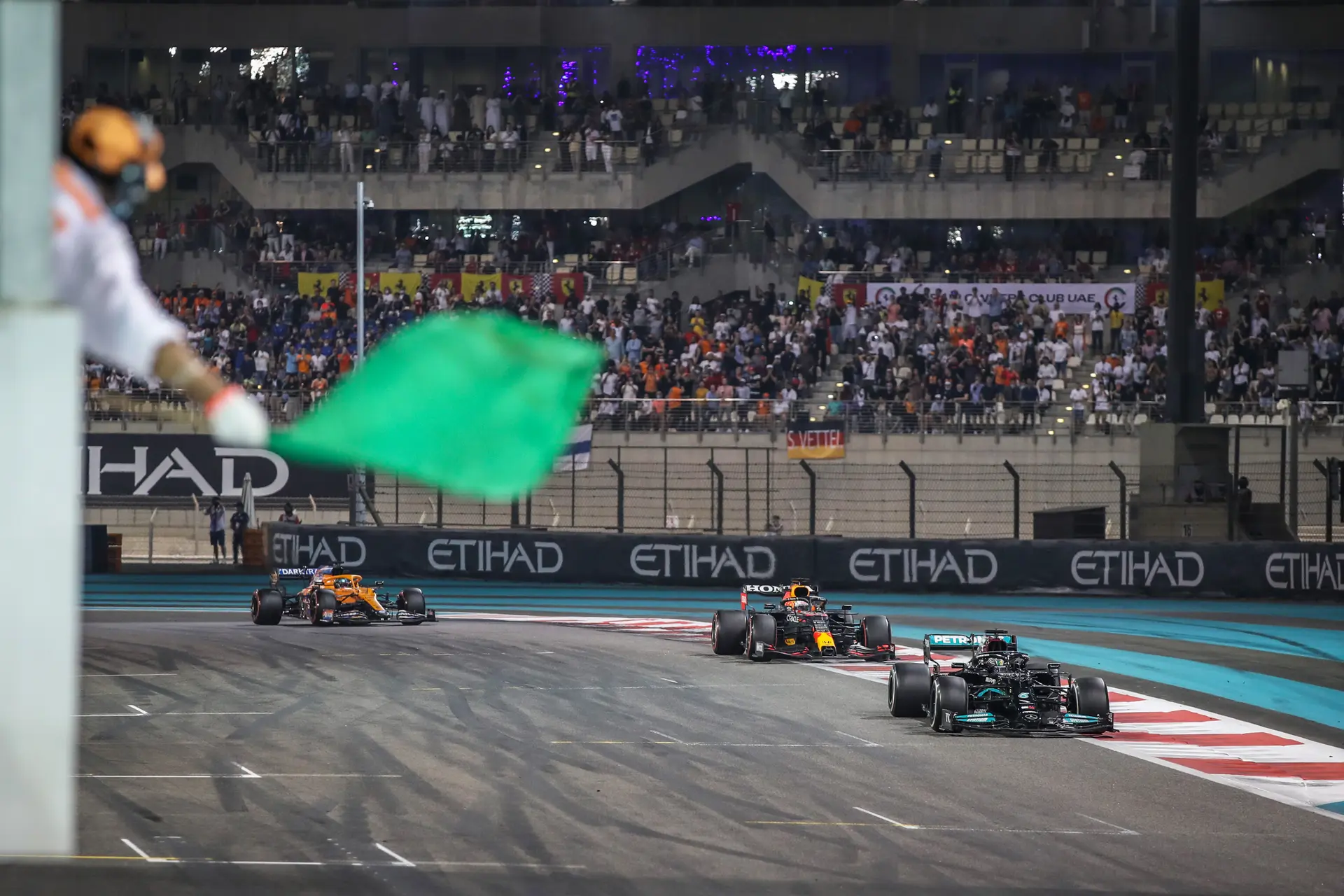 Dynamisch Yas Marina kan onder meer Ferrari en Aston Martin nog serieus prijzengeld opleveren