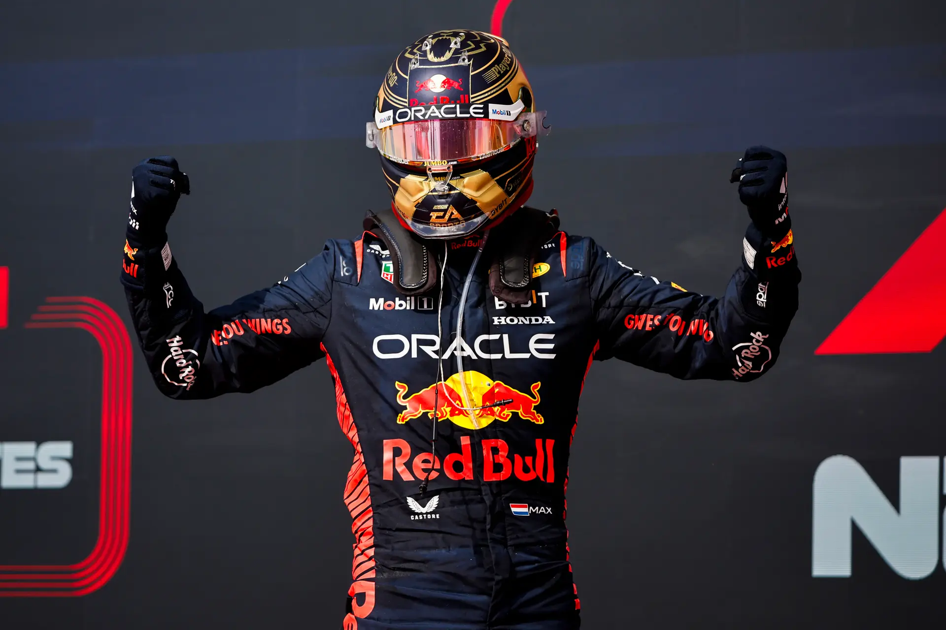 Oud-teambaas plaatst Verstappen ver boven Hamilton: 'Zo speciaal was Rosberg niet'