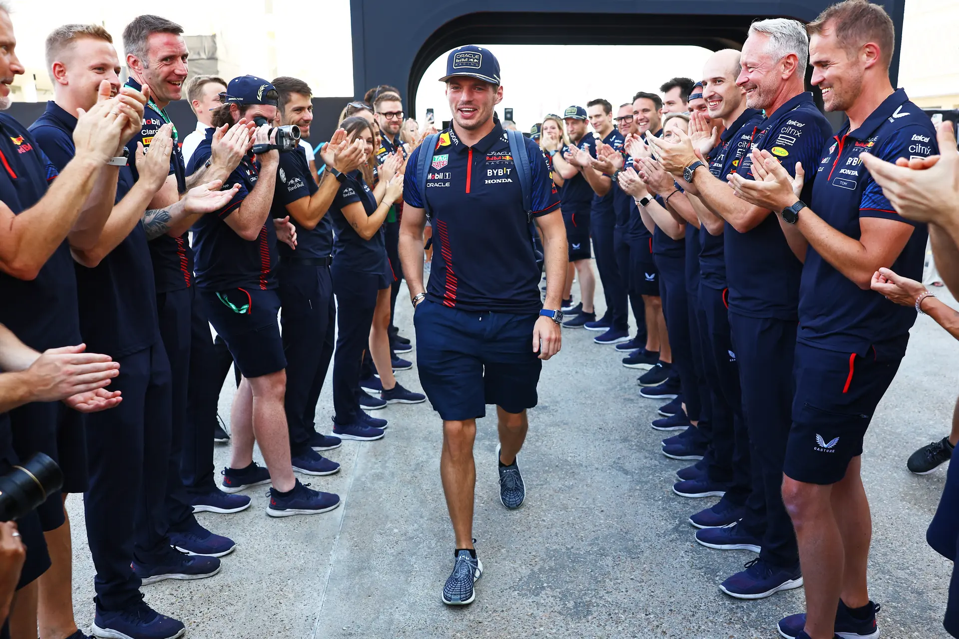 Buitenlandse media strooien met topcijfers voor Verstappen, zware onvoldoende voor Hamilton in Engeland