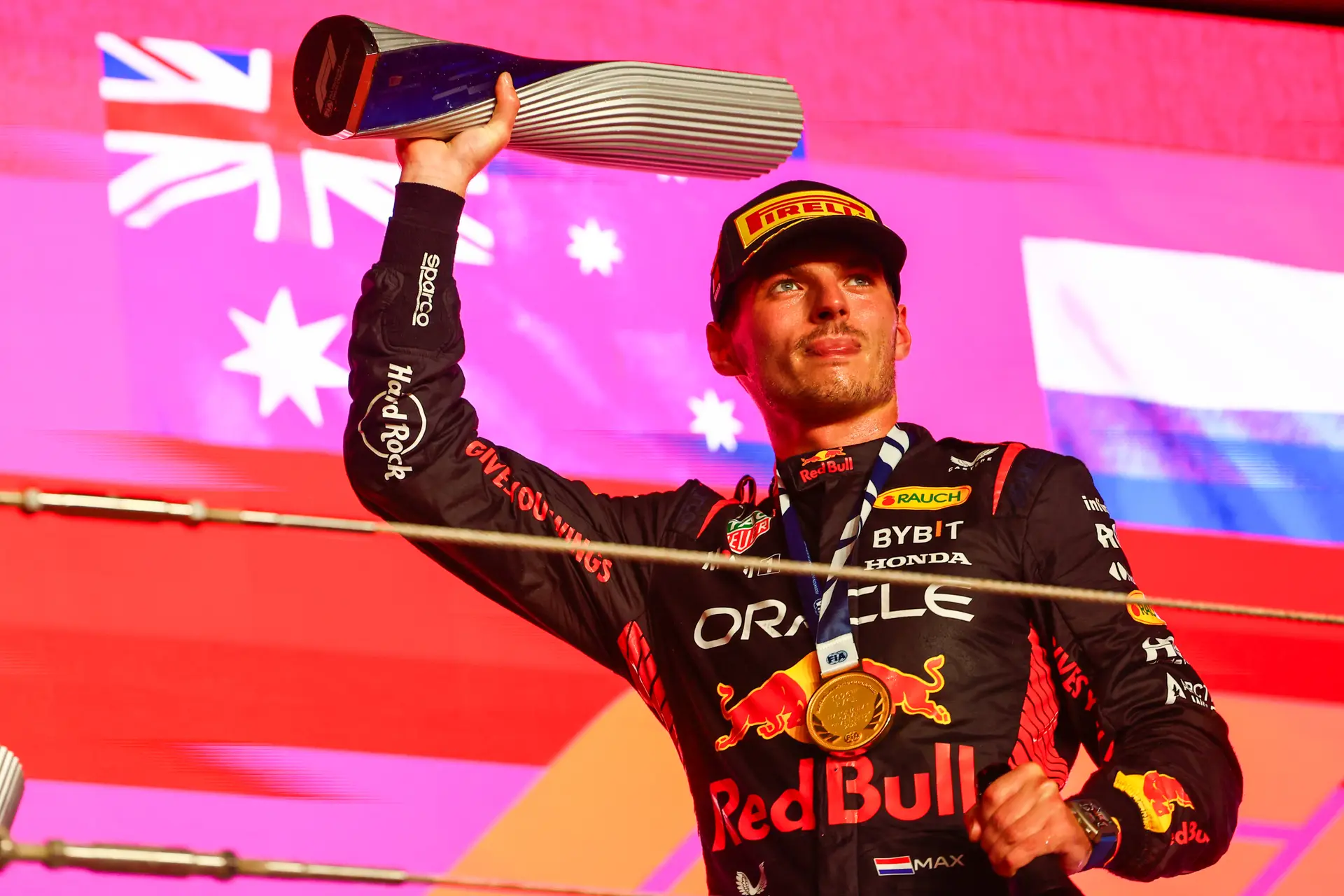 Britse journalist benadrukt hoe uitzonderlijk seizoen Verstappen is: 'Doet hetzelfde als Mercedes'