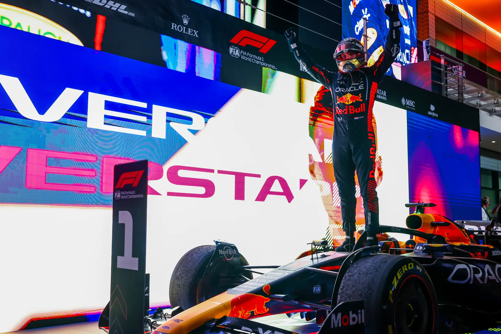 Hill wijst beste race Verstappen aan: 'Daar zei hij: je gaat mij niet verslaan, veel succes'