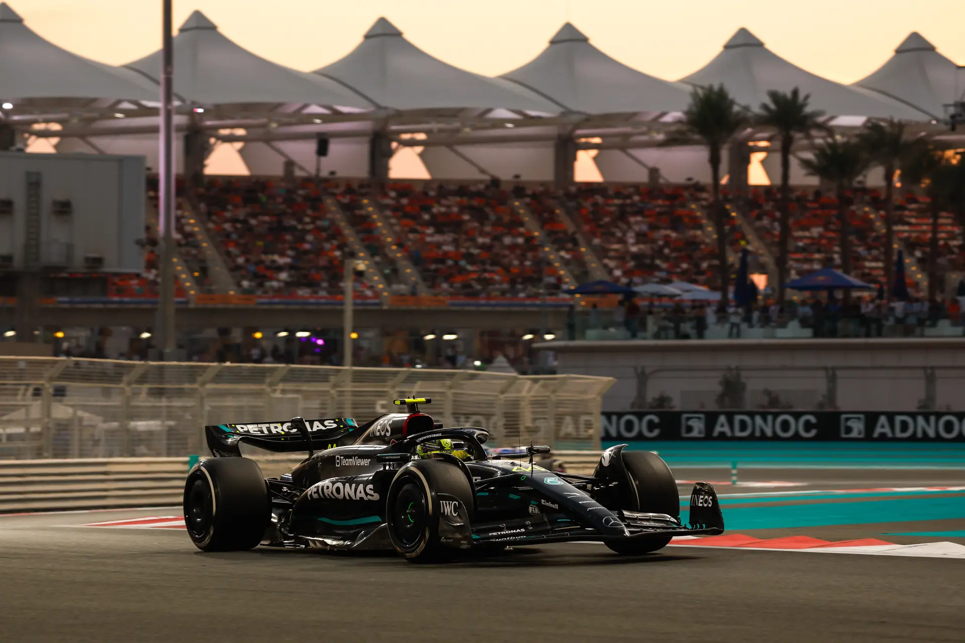Waarschuwing voor Mercedes: 'Dan zal Hamilton aan plan B gaan denken'