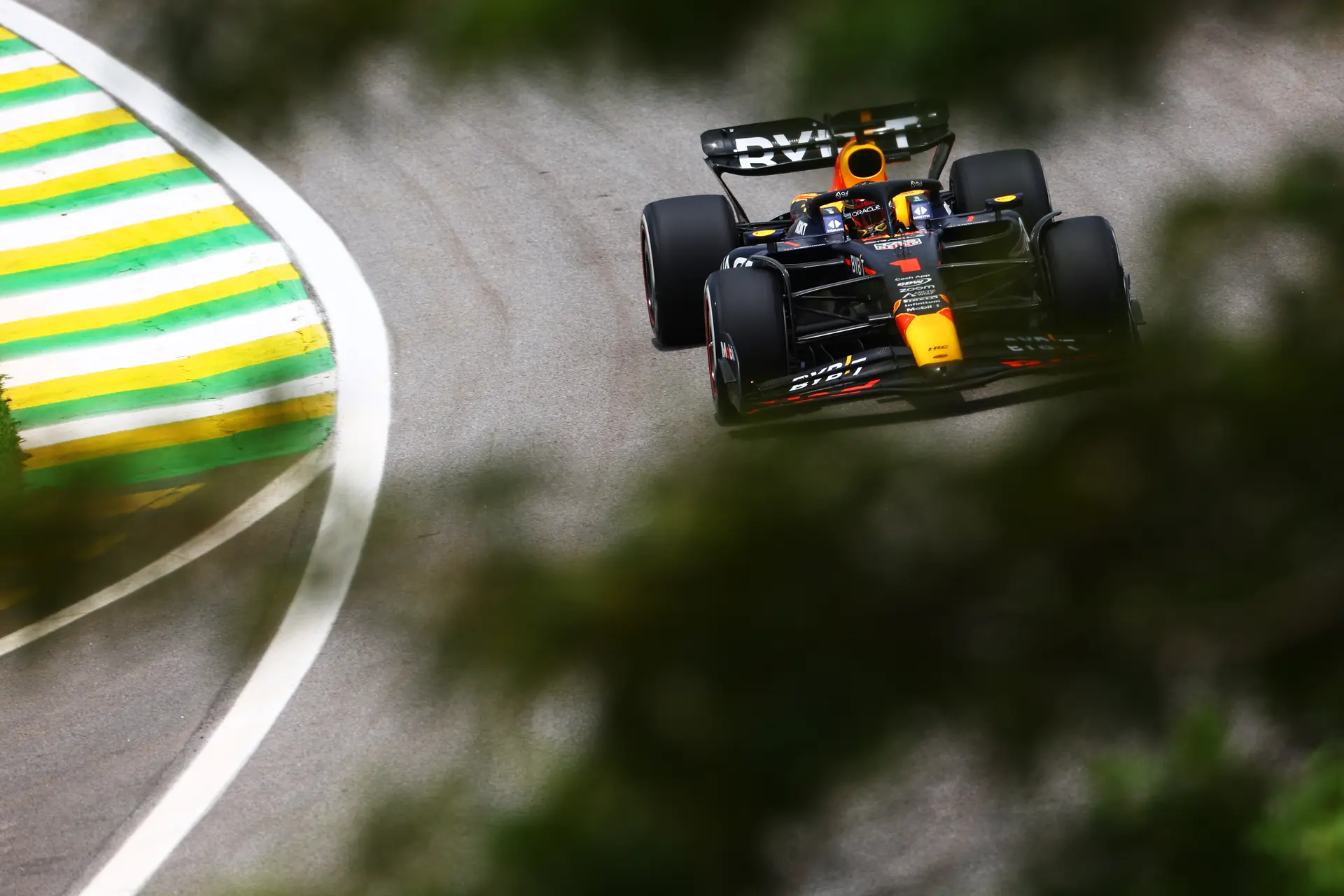 Verstappen ontevreden: 'In die bocht waren we gewoon te langzaam'