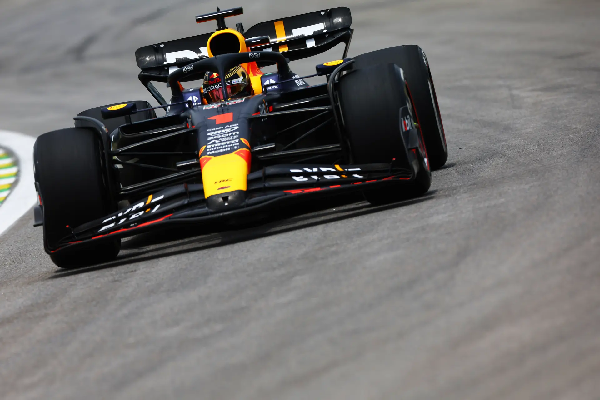 Viaplay-analisten genieten van slimme Verstappen: 'Max is als een wild stier die los wil breken'