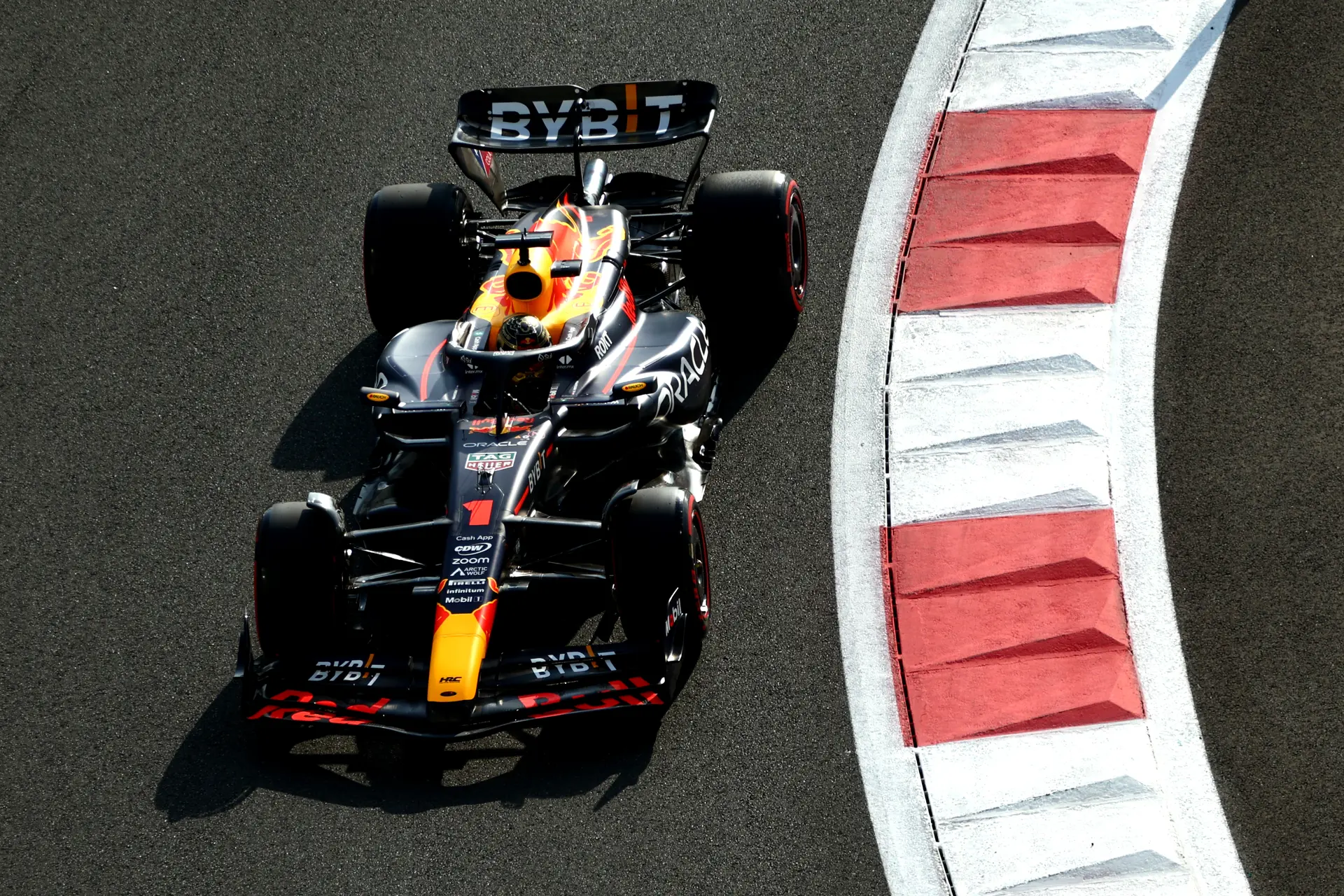 Verstappen geen bezwaar tegen regelwijziging: 'Anders had je vandaag nog een keer gekregen wat er vrijdag is gebeurd'