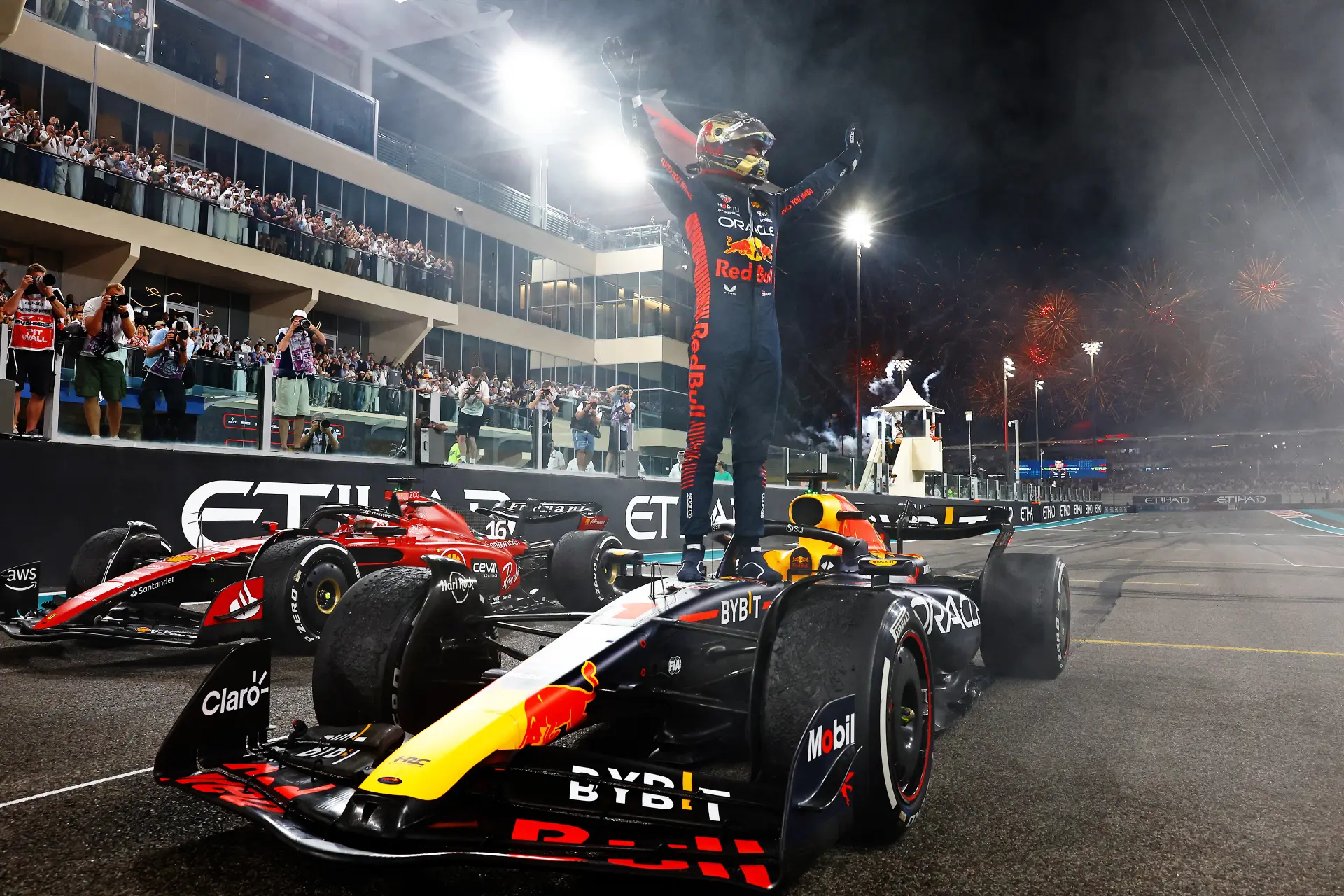 Oud-coureur looft ongenaakbare Verstappen: 'Wat er ook op zijn pad komt, hij vindt wel een manier'