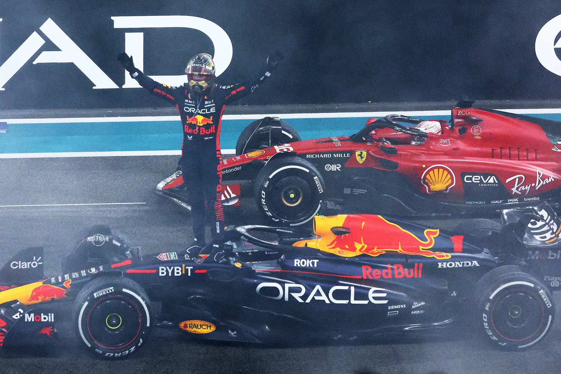 Verstappen emotioneel na zeer zeldzaam seizoen: 'Je wilt altijd beter worden, maar dit seizoen kon dat bijna niet'
