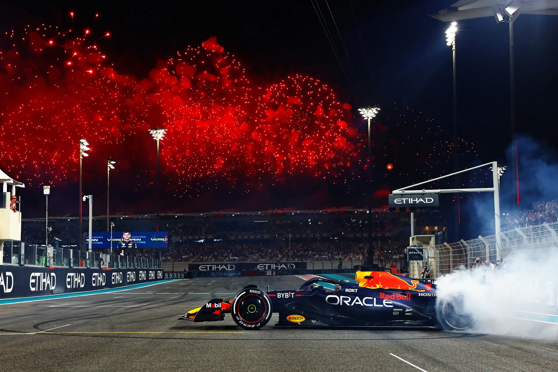 Verstappen lust zijn concurrentie rauw: 'Ik denk dat dat nog wel even zo doorgaat'