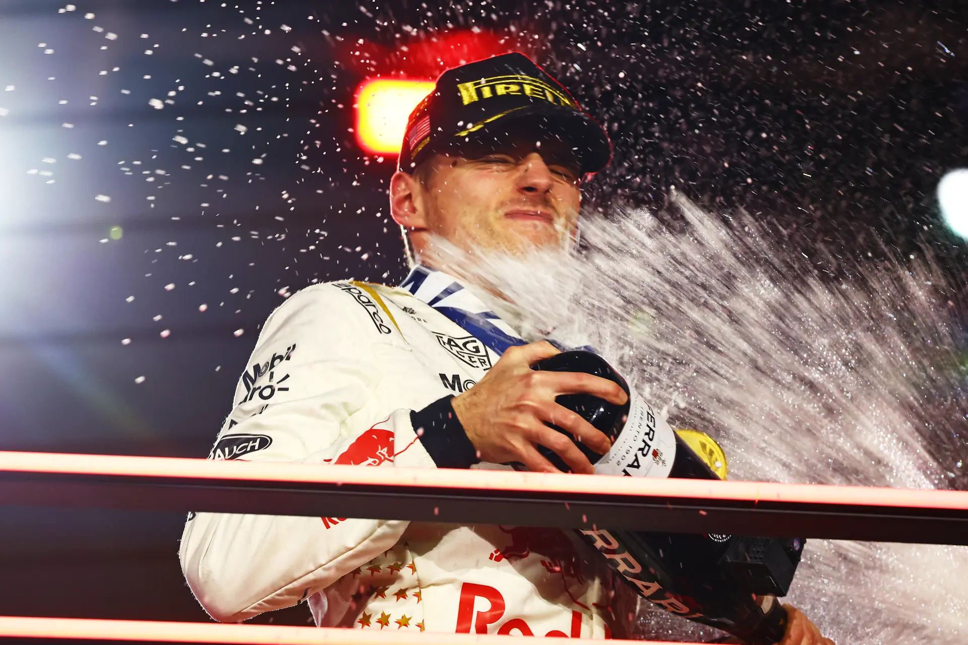 Horner denkt dat Verstappen helemaal om is: 'Dat is precies waar hij zo van houdt!'