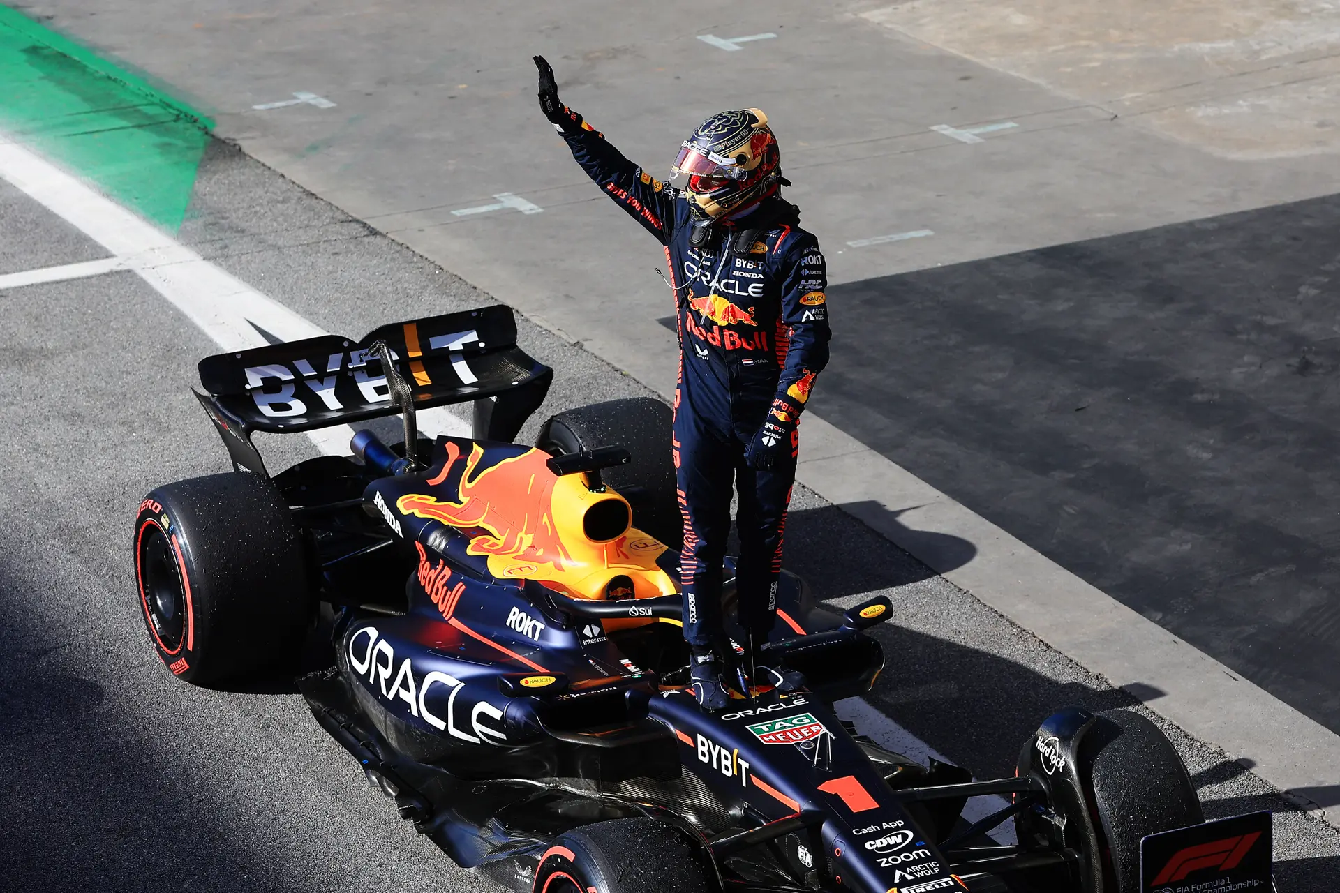 Verstappen op eenzame hoogte: 'Kan wel tien keer achter elkaar wereldkampioen worden'