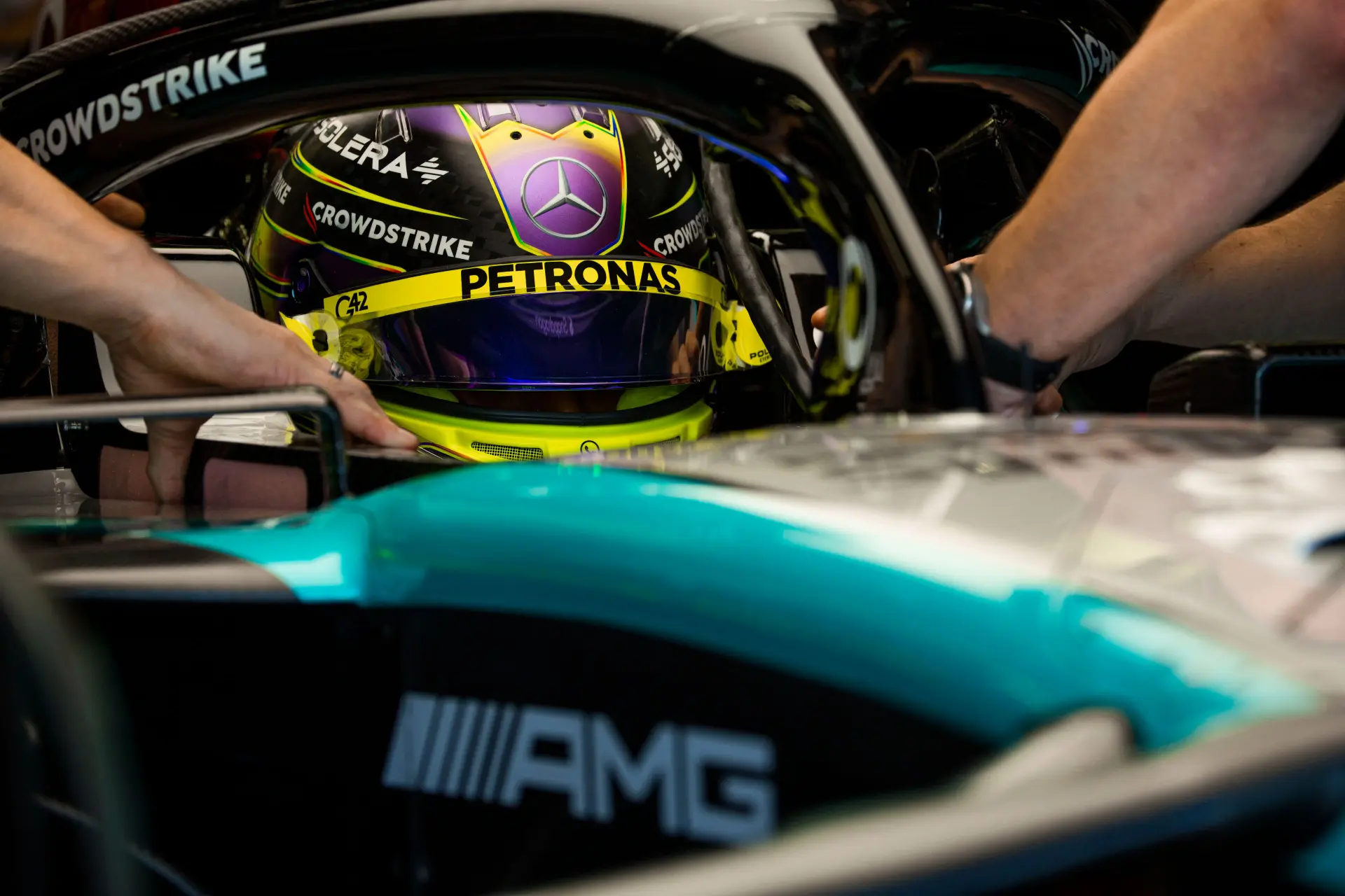Voormalig Ferrari-coureur: 'Ik denk dat Michael wel blij zou zijn dat Lewis naar Ferrari gaat'