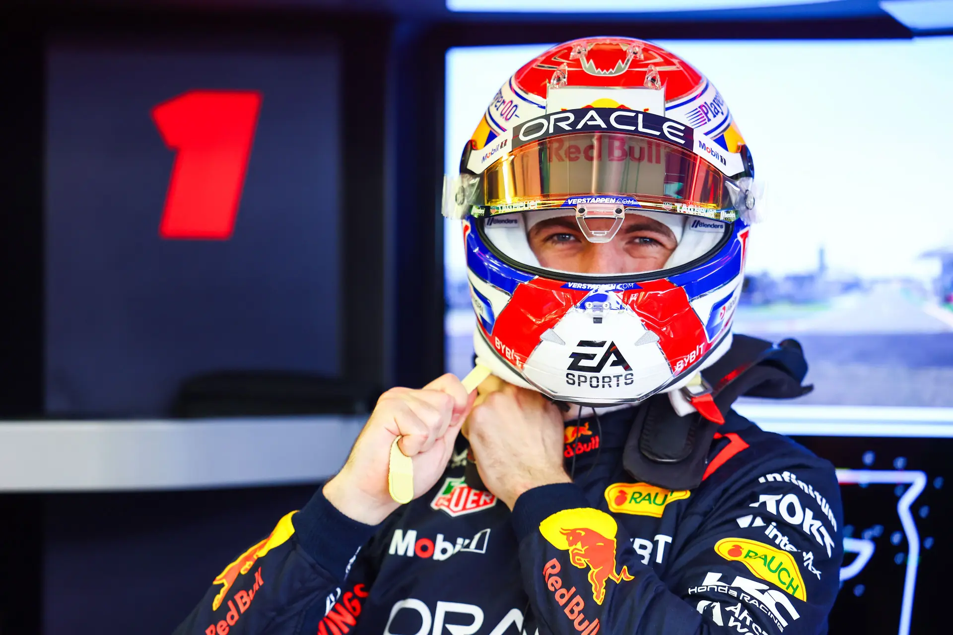 Buxton lacht om ontevreden Verstappen: 'Dat spreekt boekdelen over Max'