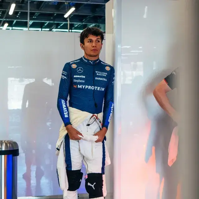 Albon vindt F1 niet saai: 'Jammer om opmerkingen over Verstappen te lezen'