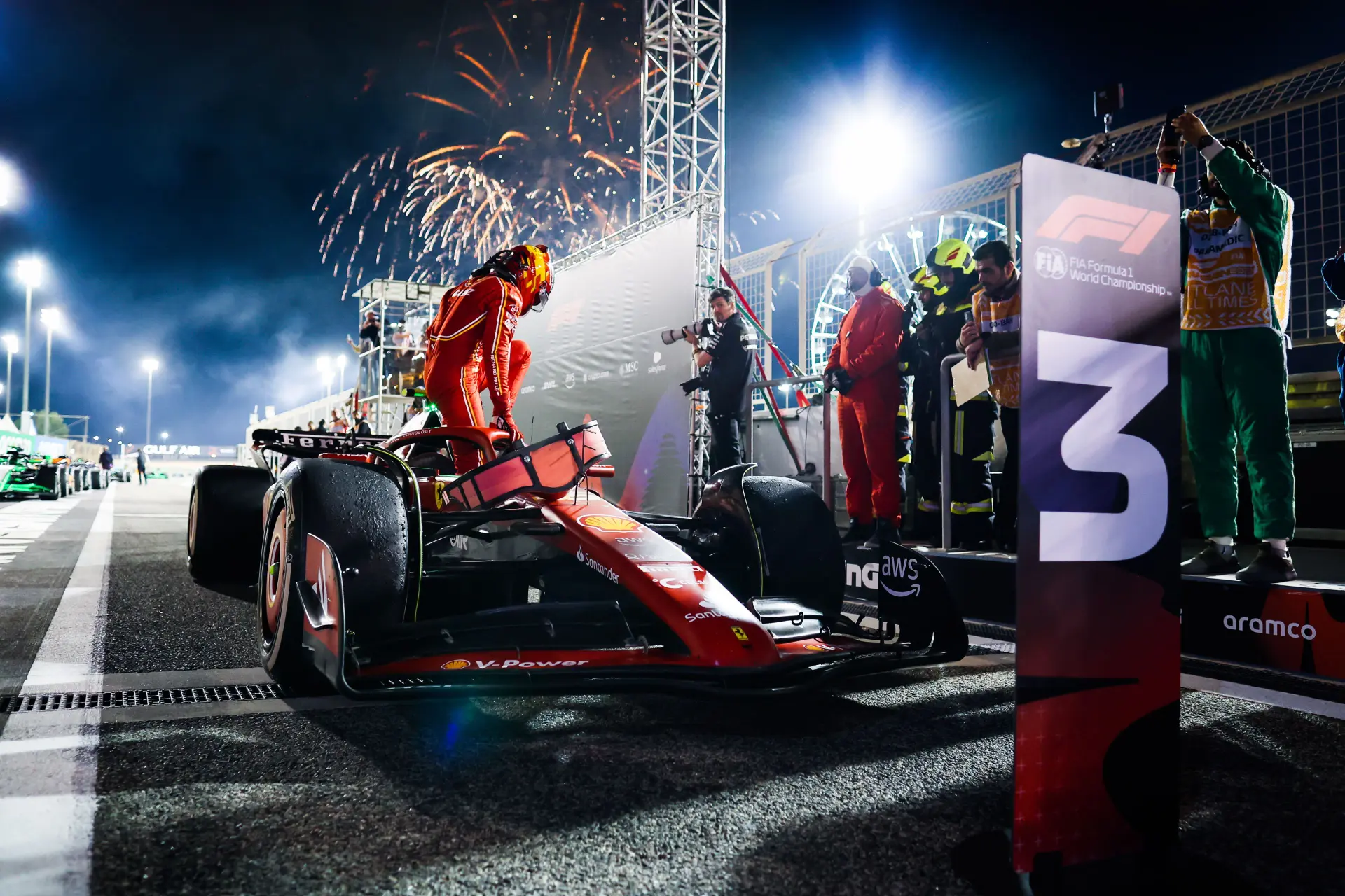 Sainz over inhaalactie op Leclerc in Bahrein: 'Het was nooit écht close tussen ons'
