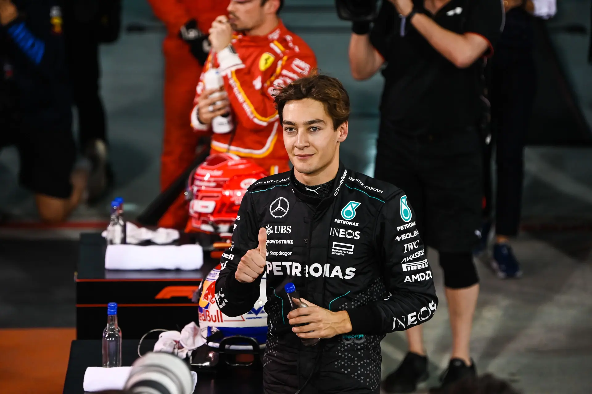 Russell baalt flink na race geteisterd door problemen: 'Alle alarmen werden ineens rood'