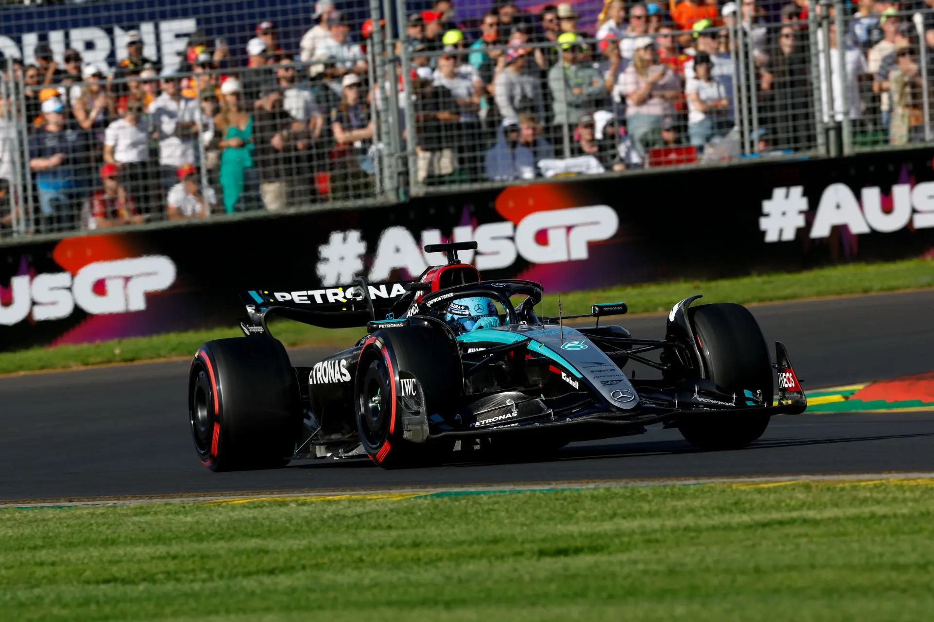 Hamilton laat zich niet kisten na uitvalbeurt: 'Gaan weer een fantastische dag tegemoet'