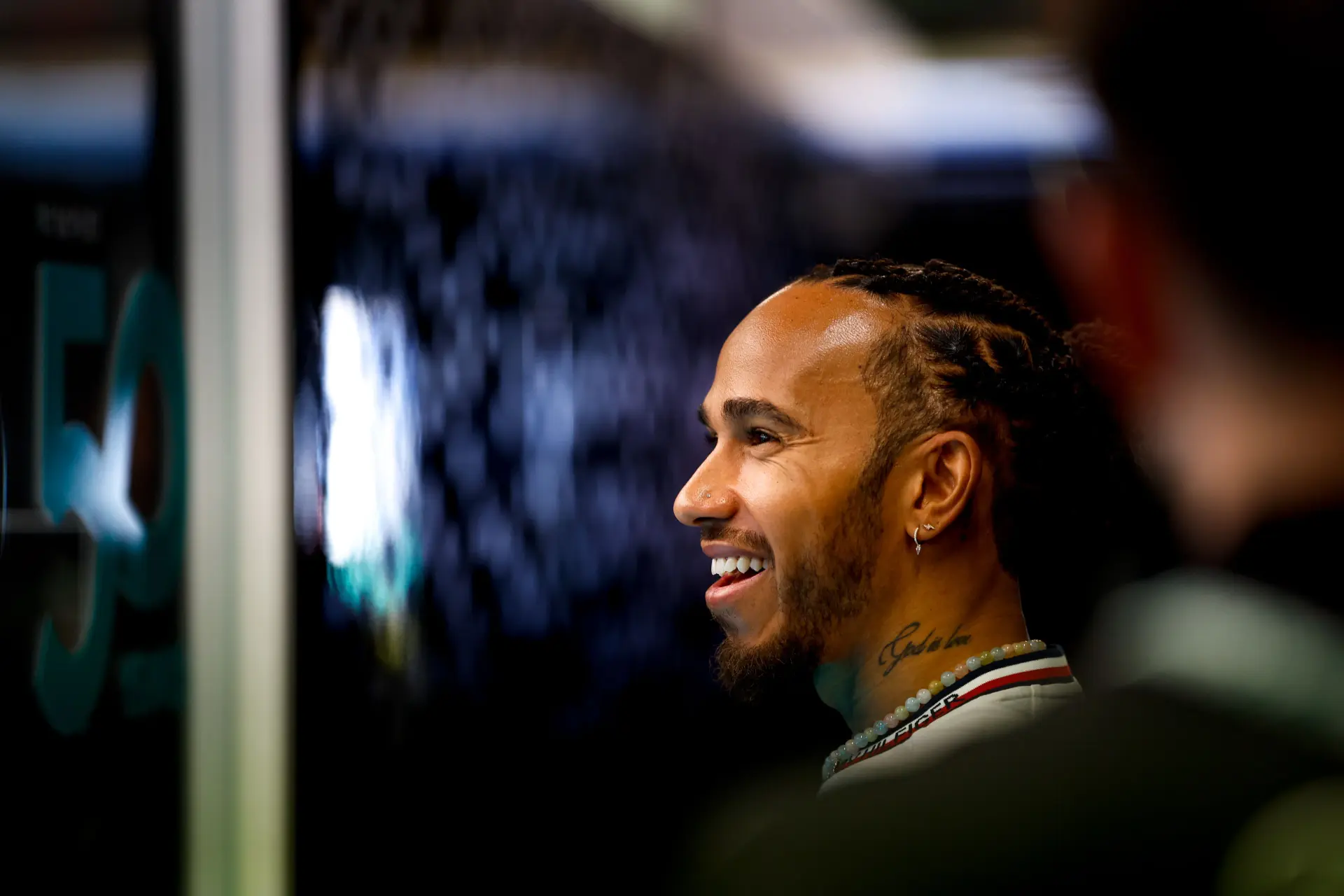 Hamilton met lach van oor tot oor na tweede plek: 'Ik kon het verleden herleven'