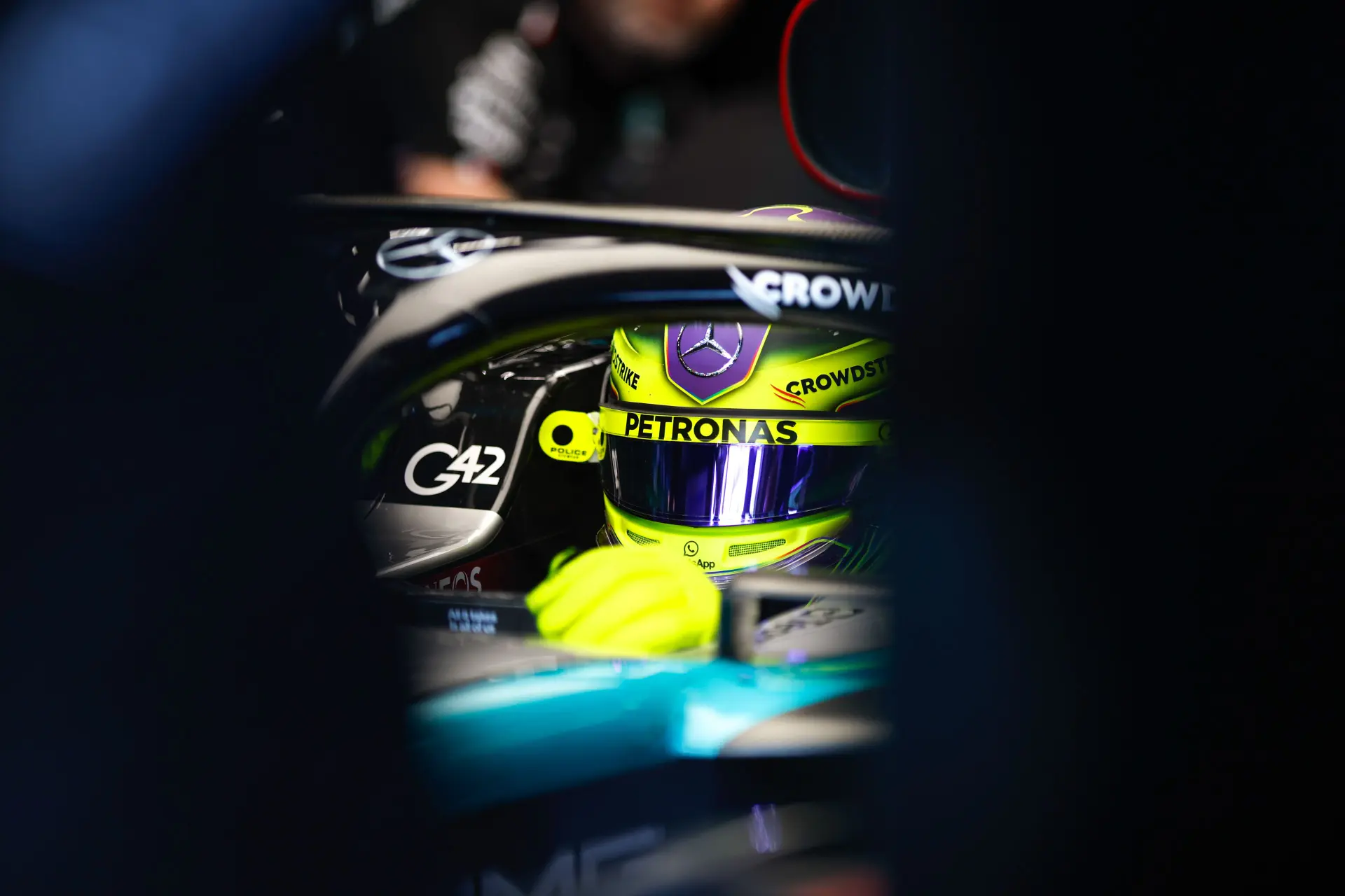 Hamilton geeft aan dat W15 een draak van een auto blijft: 'We hopen wat performance te vinden'
