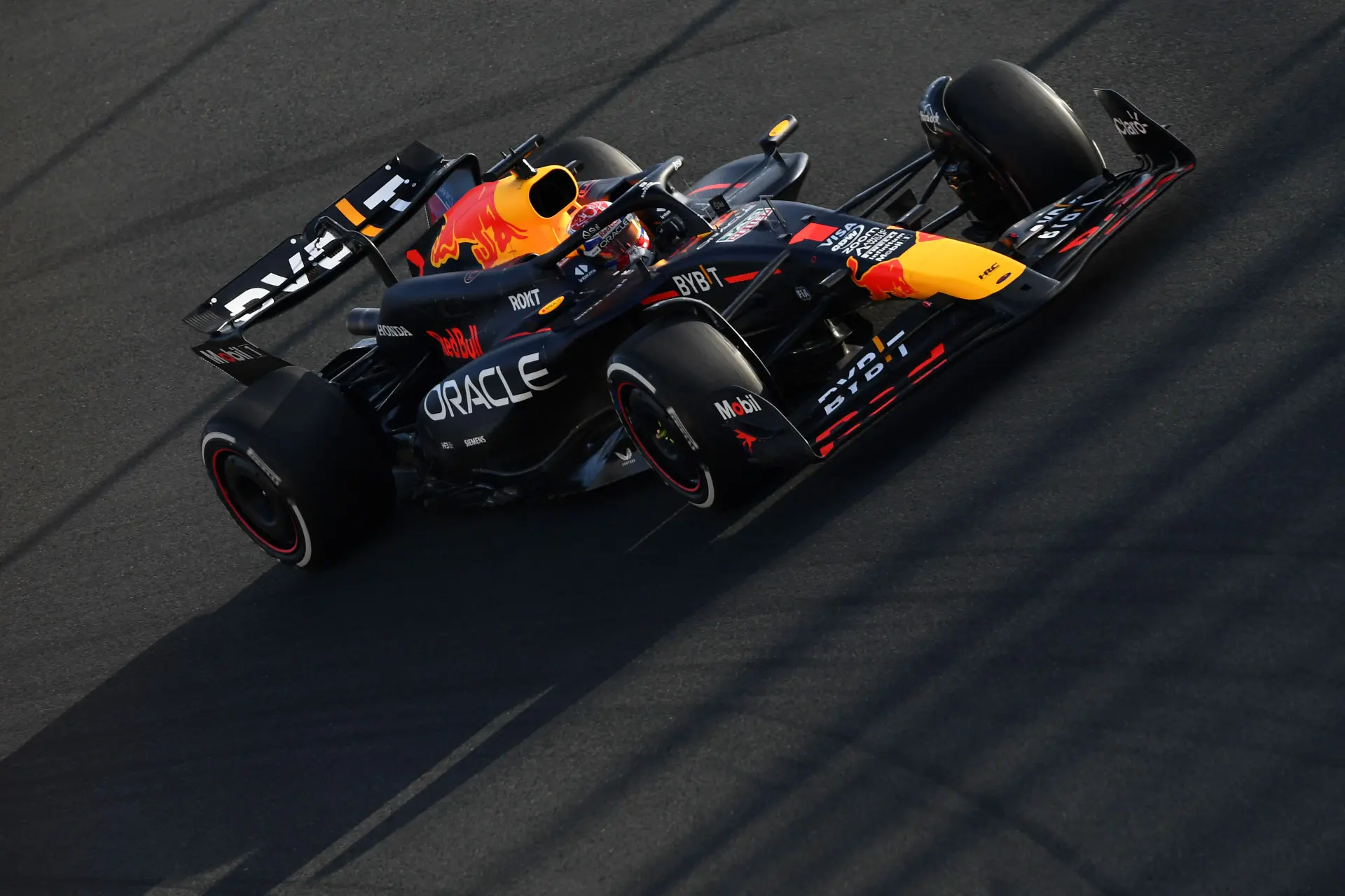 Verslag VT3 | Verstappen steekt met kop en schouders boven het veld uit, Bearman indrukwekkend