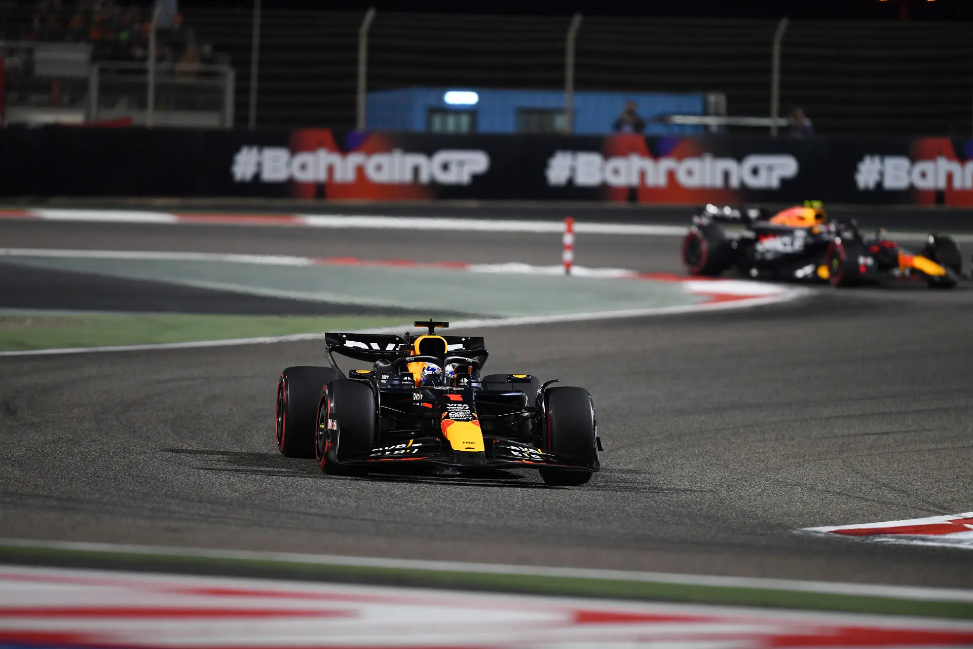 Oud-F1-coureur kan wel lachen om dominantie Verstappen: 'Hij rijdt weer rondjes om ze heen'