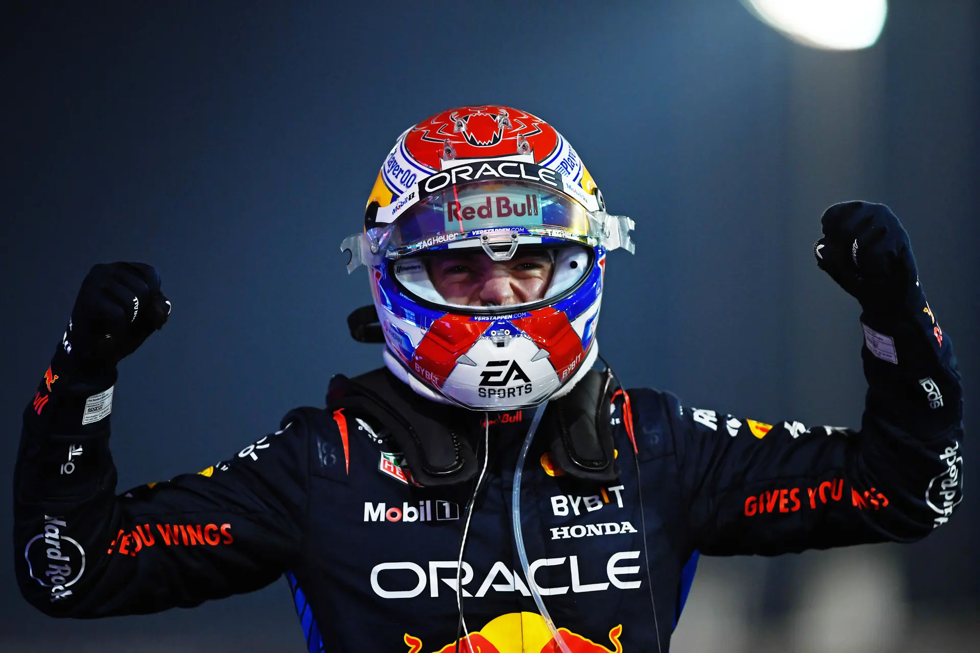 Frijns rekent niet op tegenslag voor Verstappen: 'Reken maar dat hij dat met plezier zal doen'