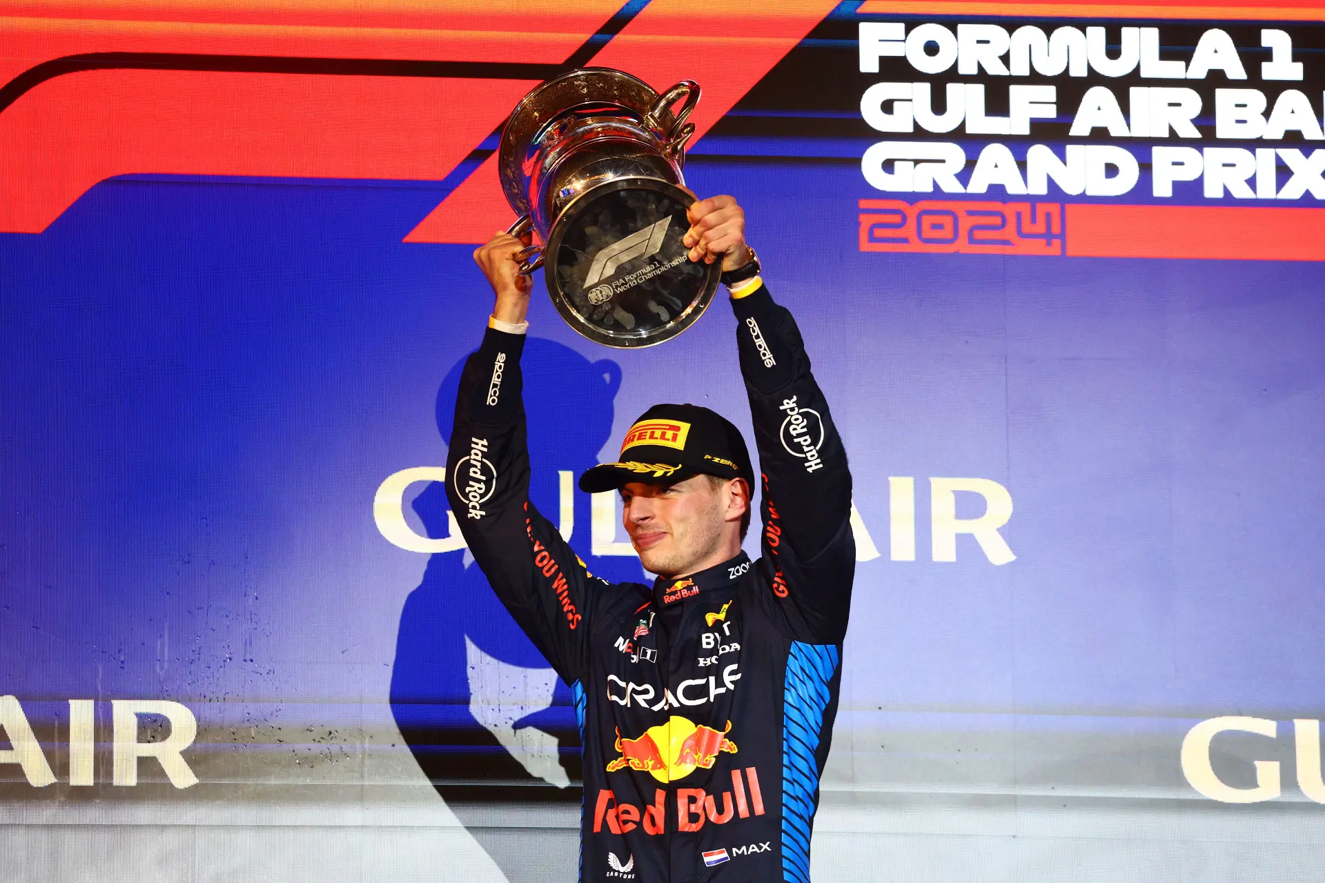 Coronel keek vol verbazing naar verrichtingen Verstappen: 'Dacht dat hij de baan had afgesneden'