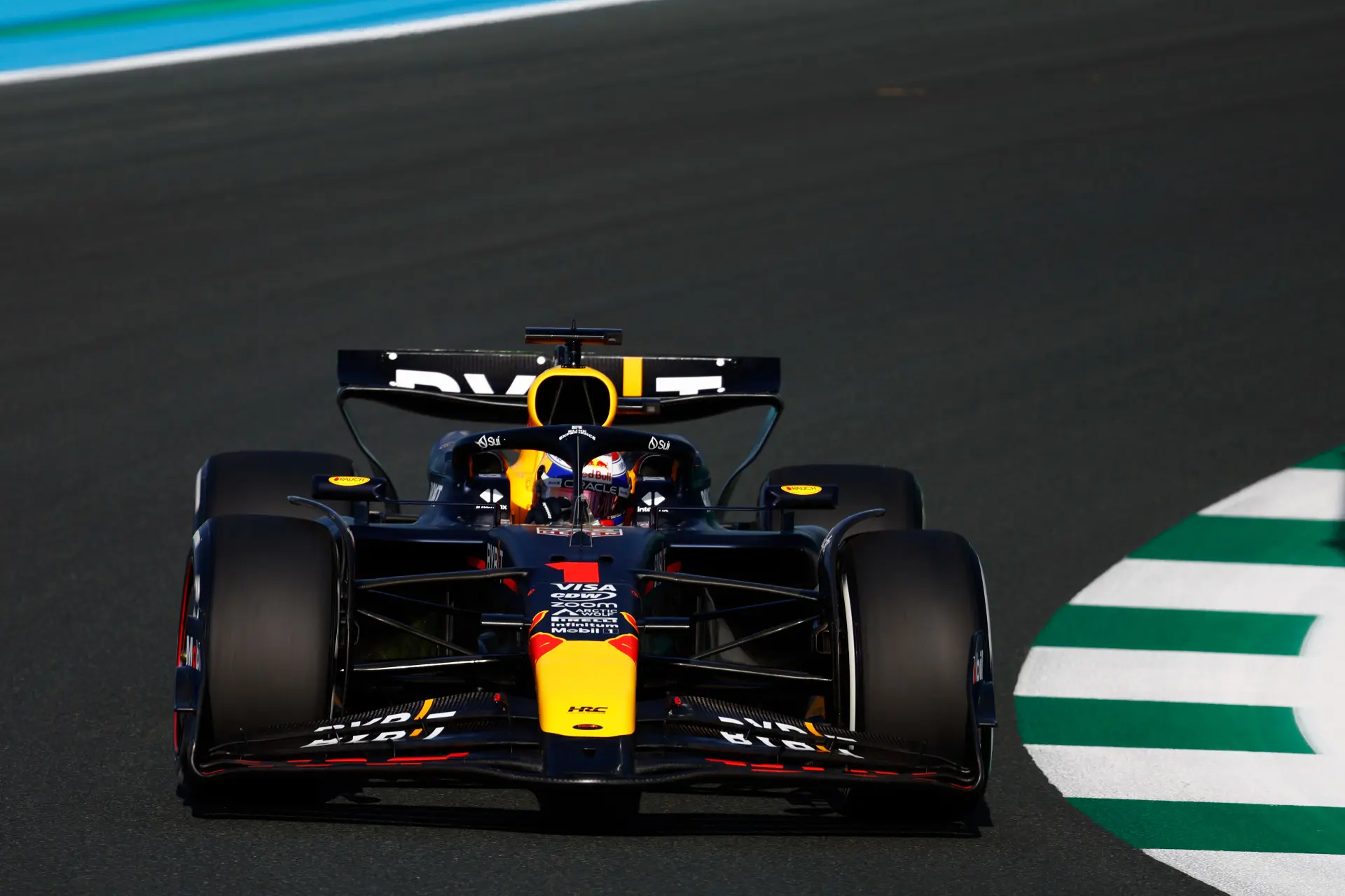 Verstappen ontsnapte in de murenjungle: 'Hij reed zijn ronden met een angstaanjagende consistentie'