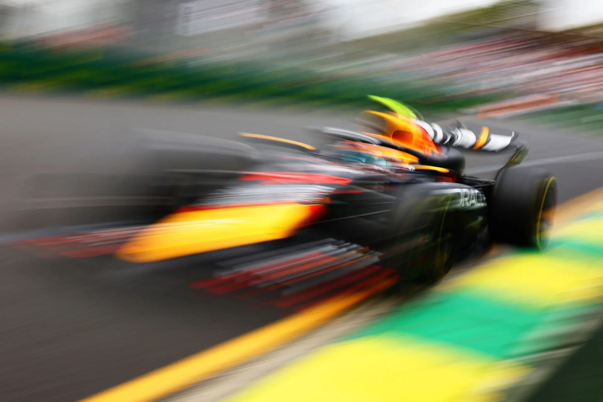 Pérez gebruikt gridstraf als excuus en spreekt Verstappen tegen: 'Dat zegt al iets'